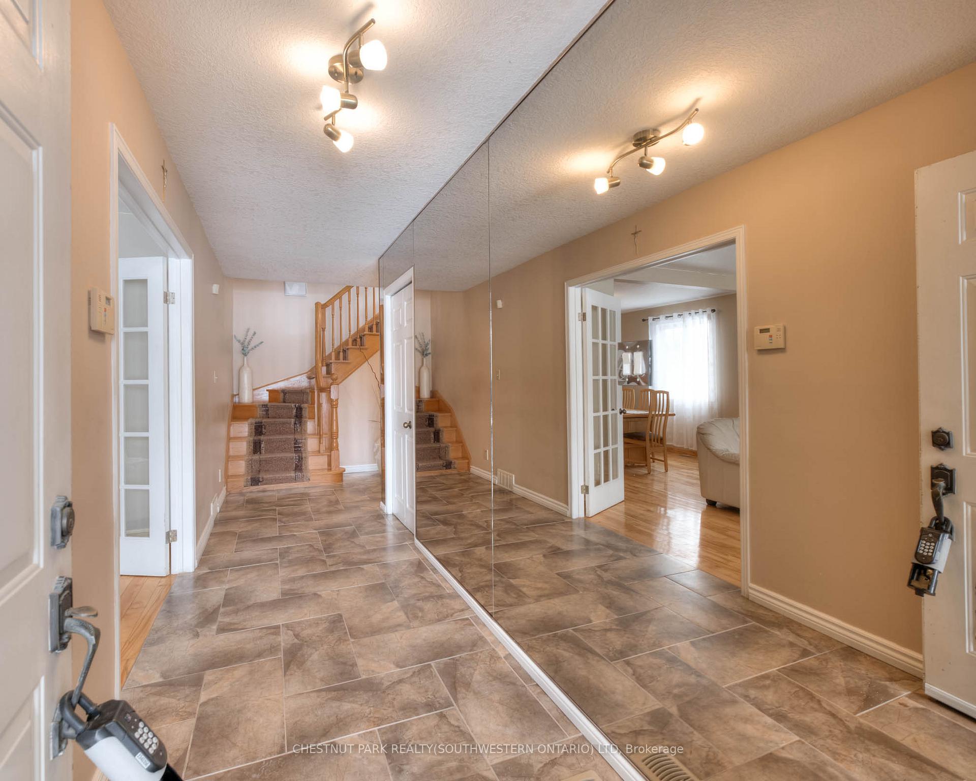 Photo 3 of 105 Sabrina Crescent, Kitchener — HOMEH