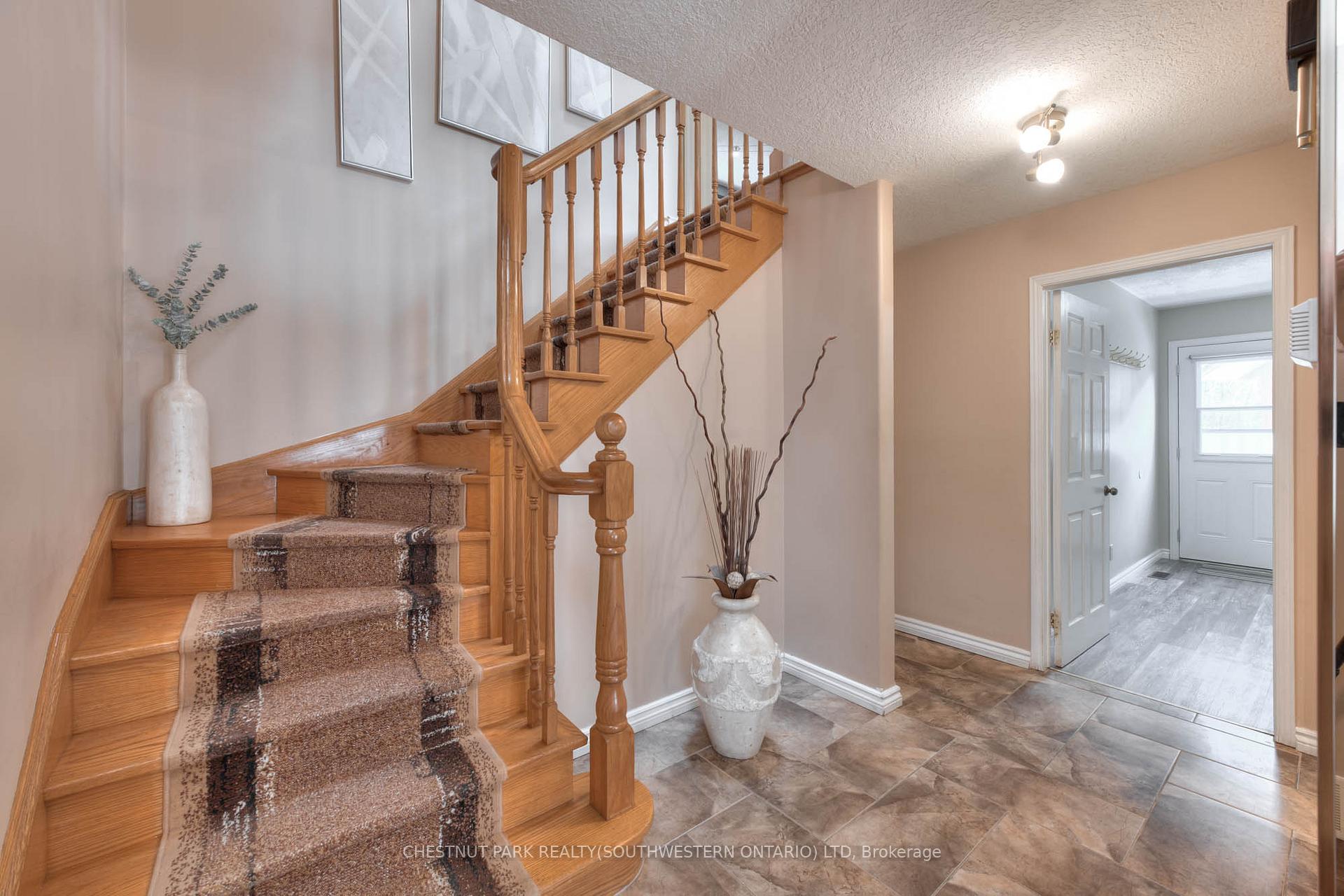 Photo 4 of 105 Sabrina Crescent, Kitchener — HOMEH