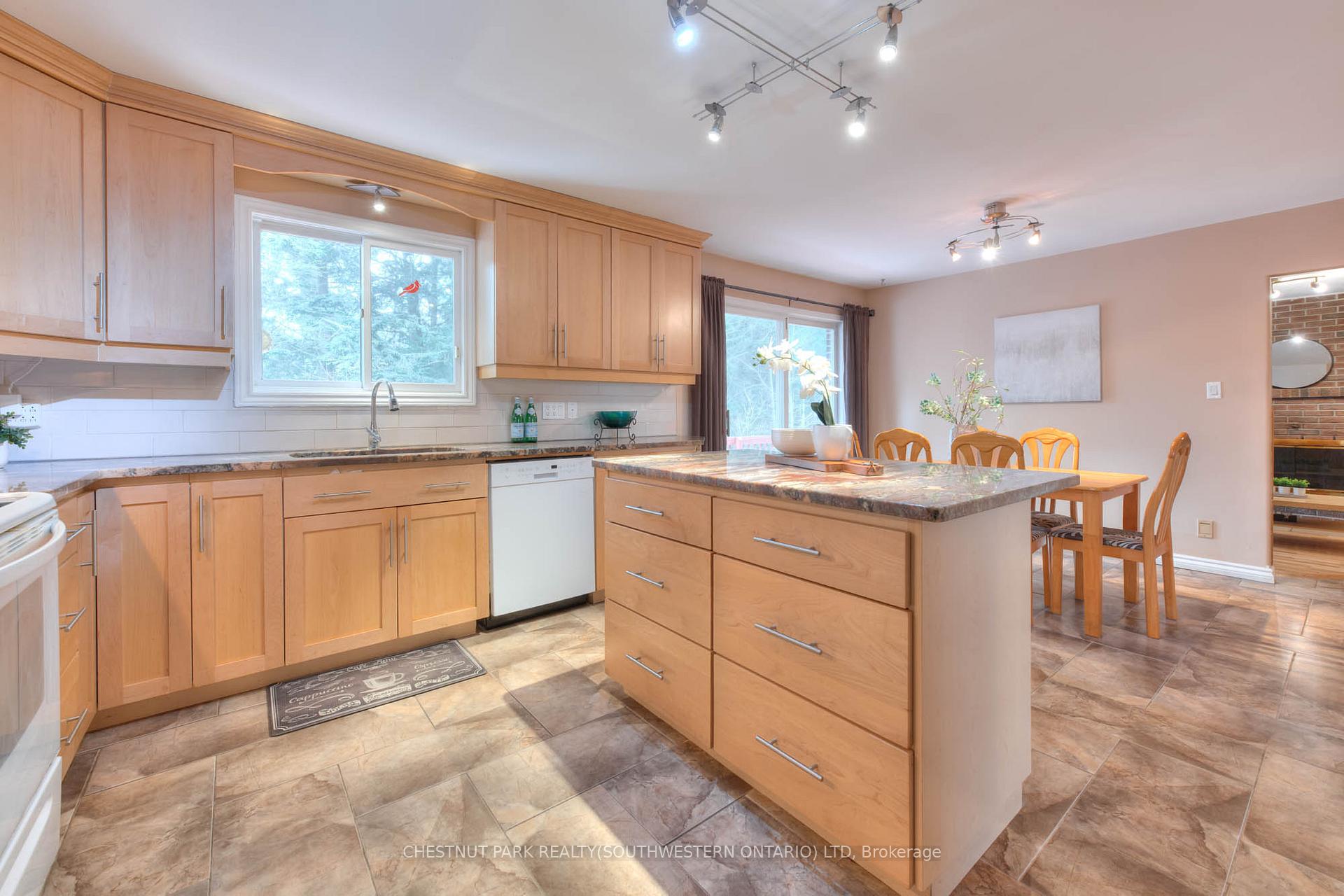 Photo 11 of 105 Sabrina Crescent, Kitchener — HOMEH