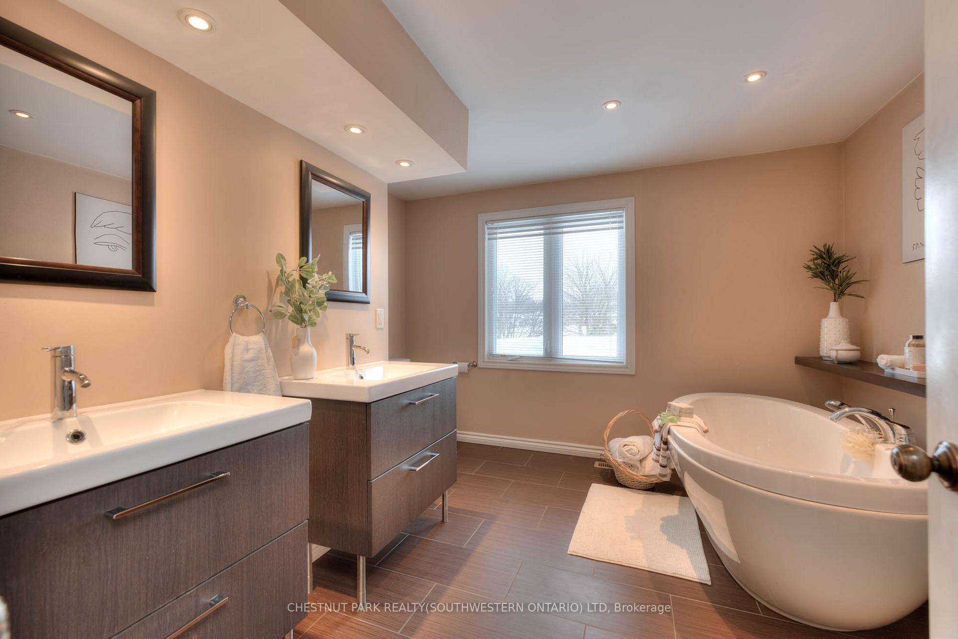 Photo 30 of 105 Sabrina Crescent, Kitchener — HOMEH