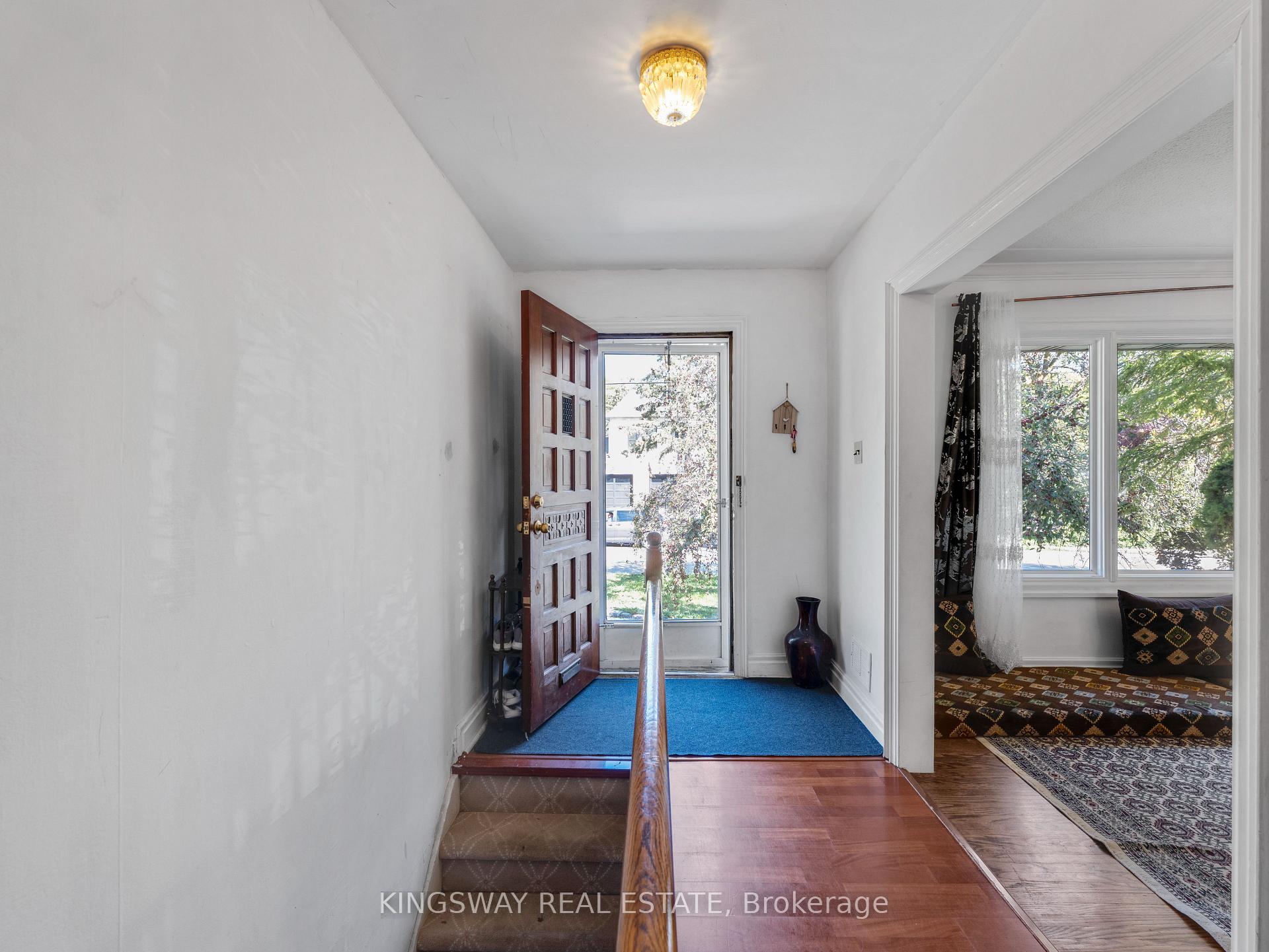 Photo 13 of 41 Kirk Drive, Markham, Royal Orchard — HOMEH
