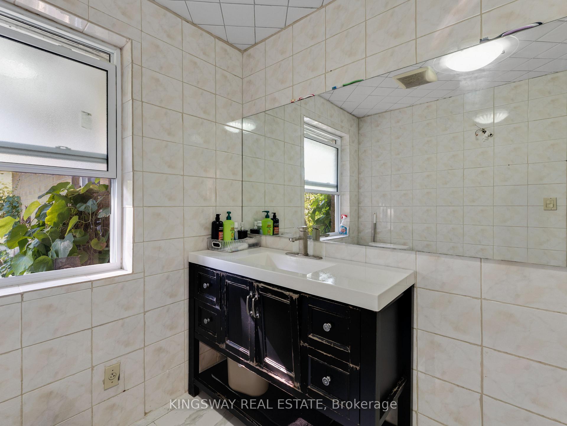 Photo 23 of 41 Kirk Drive, Markham, Royal Orchard — HOMEH