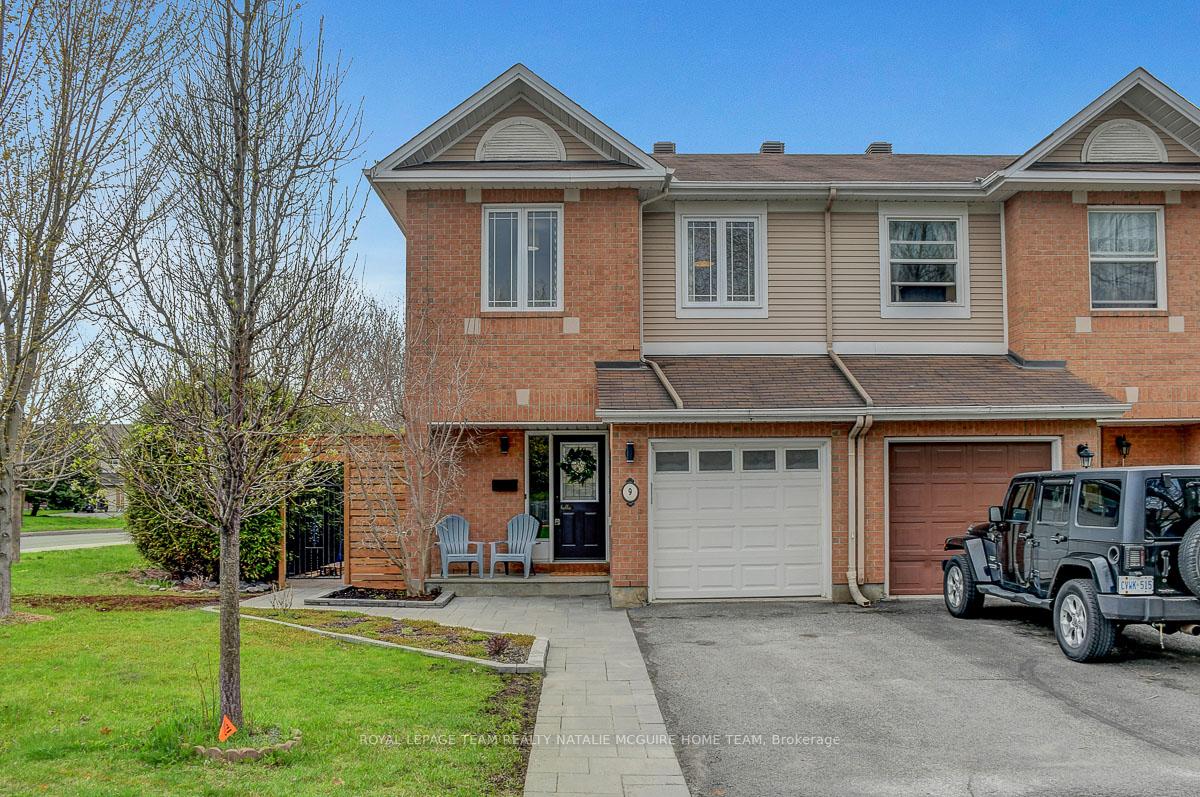Photo 2 of 9 Meadowbreeze Drive, Ottawa, Kanata - Emerald Meadows/Trailwest — HOMEH