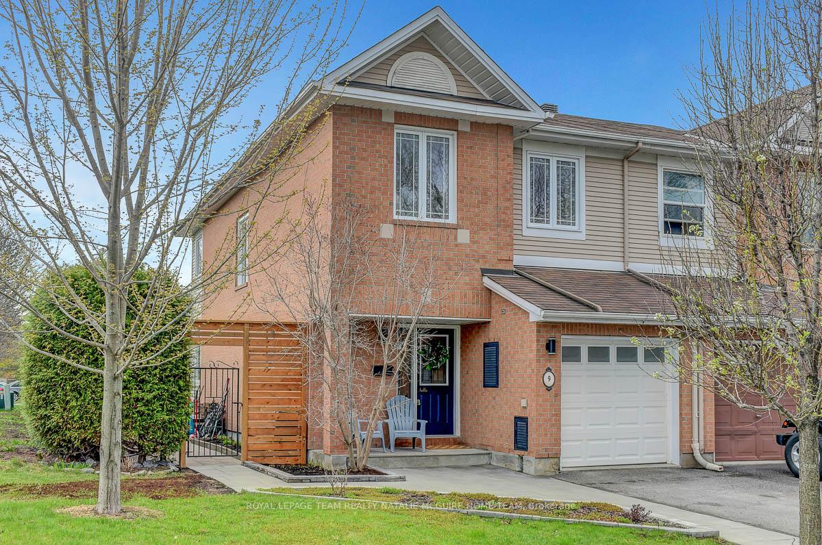 Photo 3 of 9 Meadowbreeze Drive, Ottawa, Kanata - Emerald Meadows/Trailwest — HOMEH