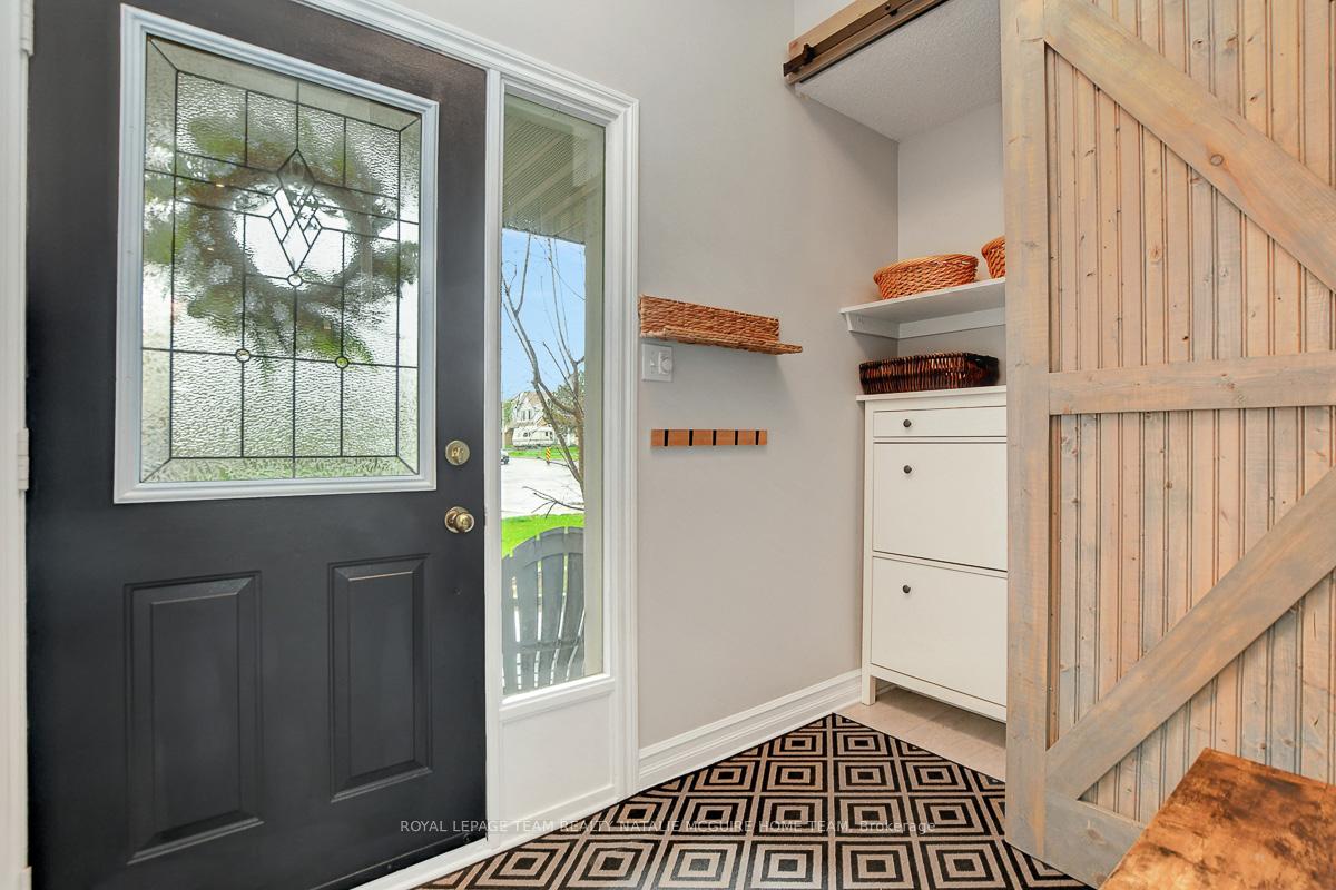 Photo 4 of 9 Meadowbreeze Drive, Ottawa, Kanata - Emerald Meadows/Trailwest — HOMEH