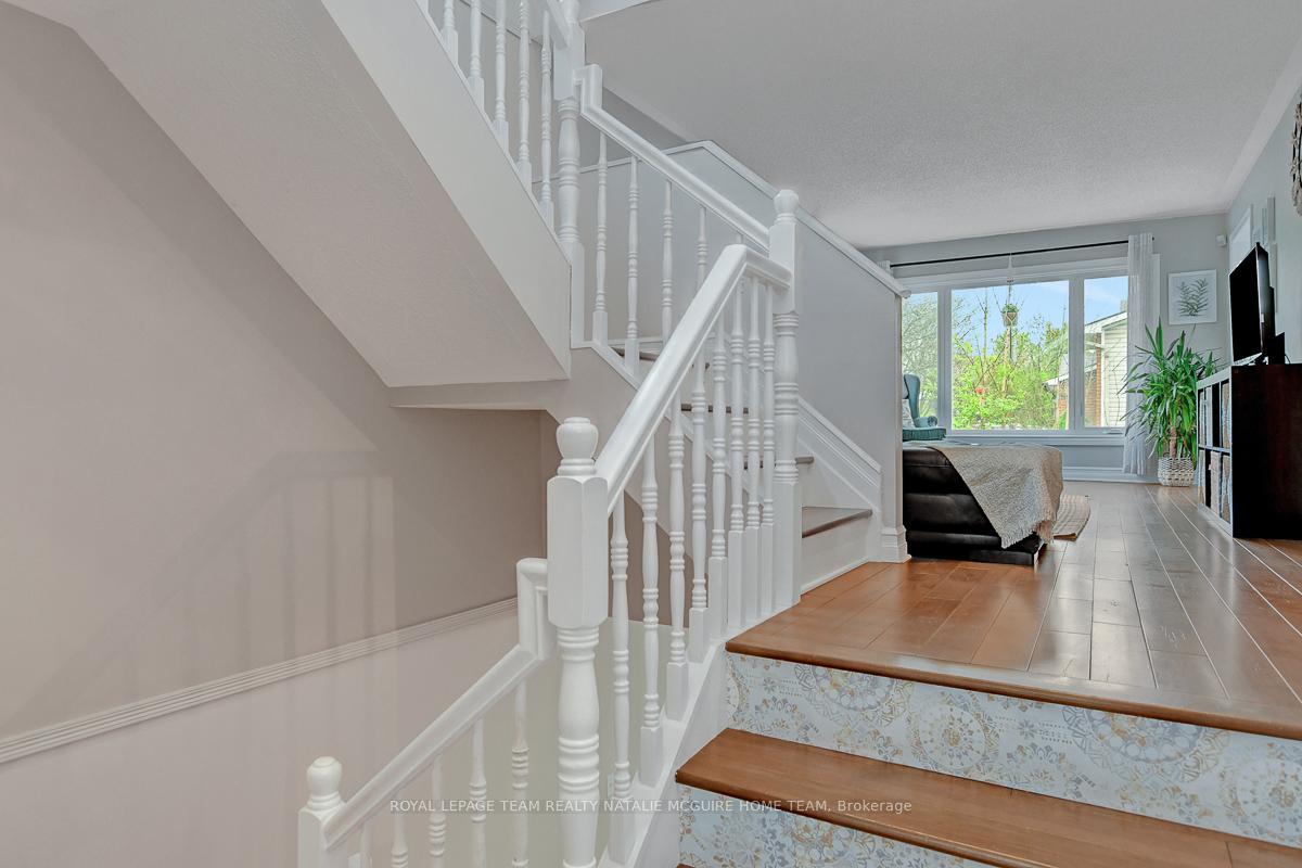 Photo 5 of 9 Meadowbreeze Drive, Ottawa, Kanata - Emerald Meadows/Trailwest — HOMEH