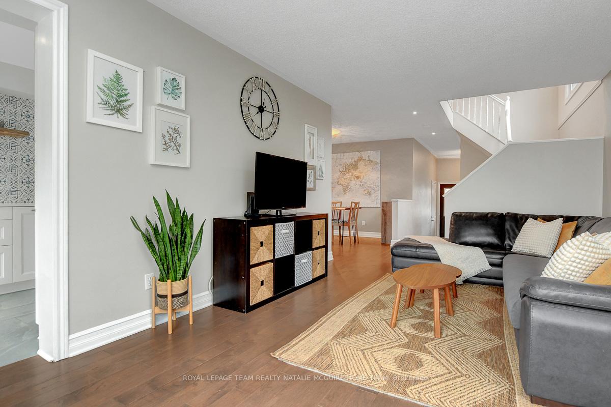 Photo 8 of 9 Meadowbreeze Drive, Ottawa, Kanata - Emerald Meadows/Trailwest — HOMEH