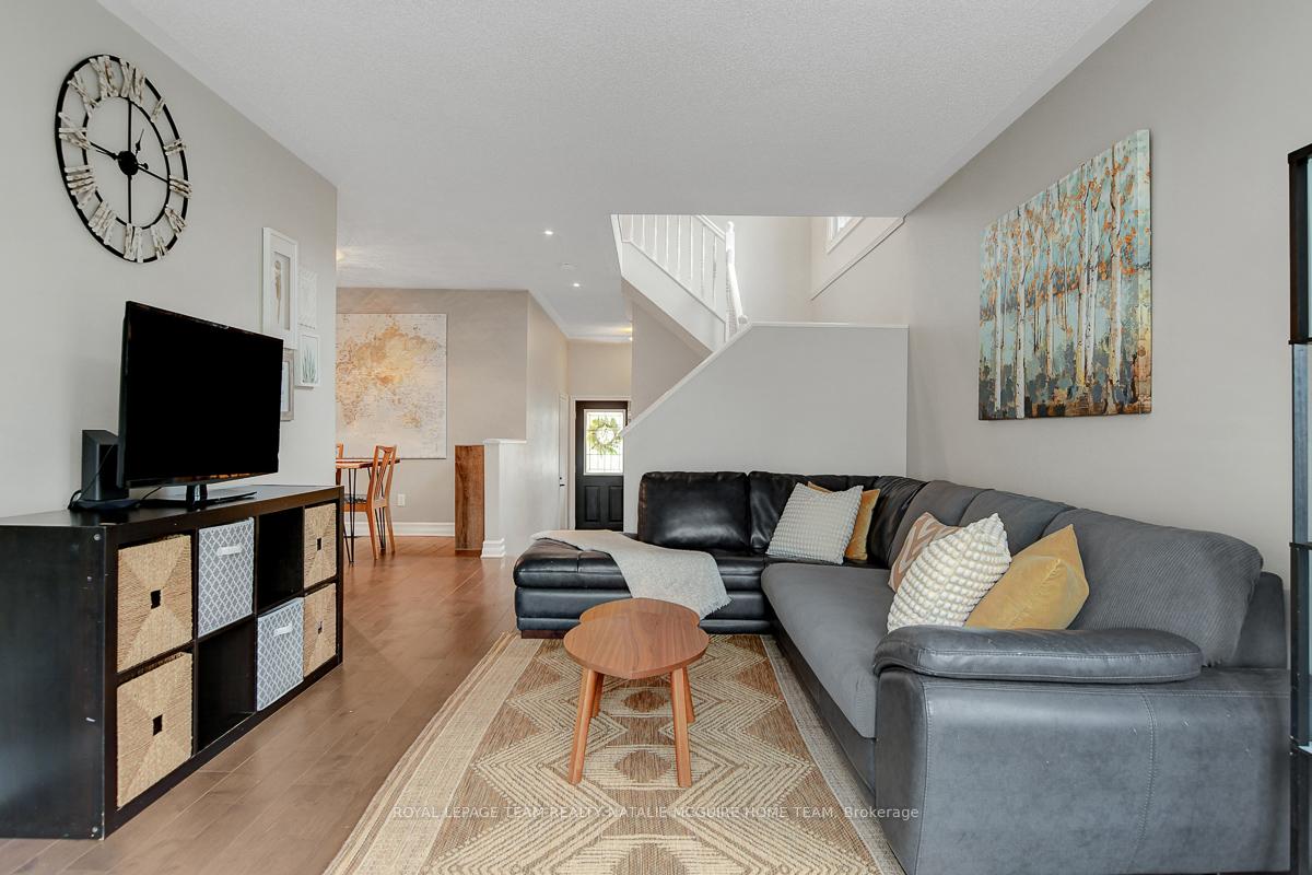 Photo 10 of 9 Meadowbreeze Drive, Ottawa, Kanata - Emerald Meadows/Trailwest — HOMEH