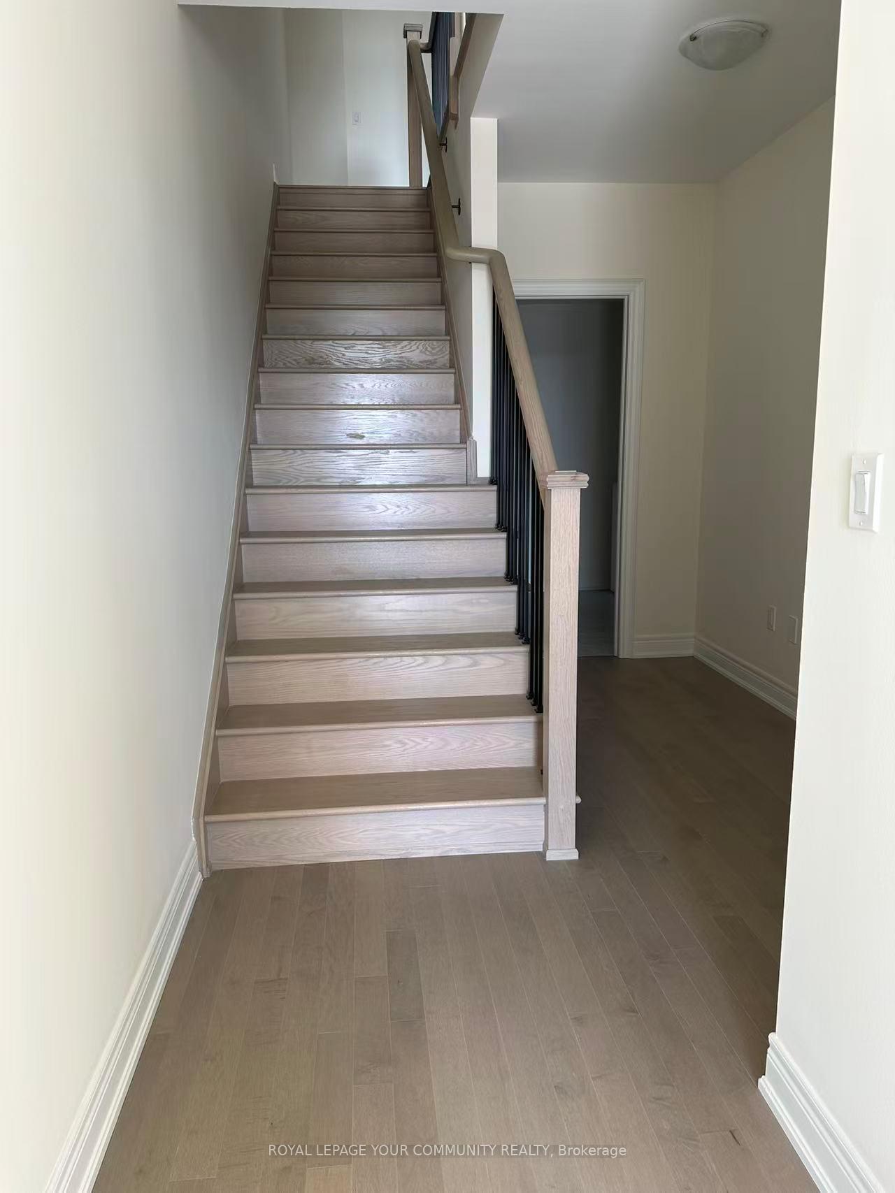 Photo 3 of 161 Berczy Green Drive, Markham, Rural Markham — HOMEH