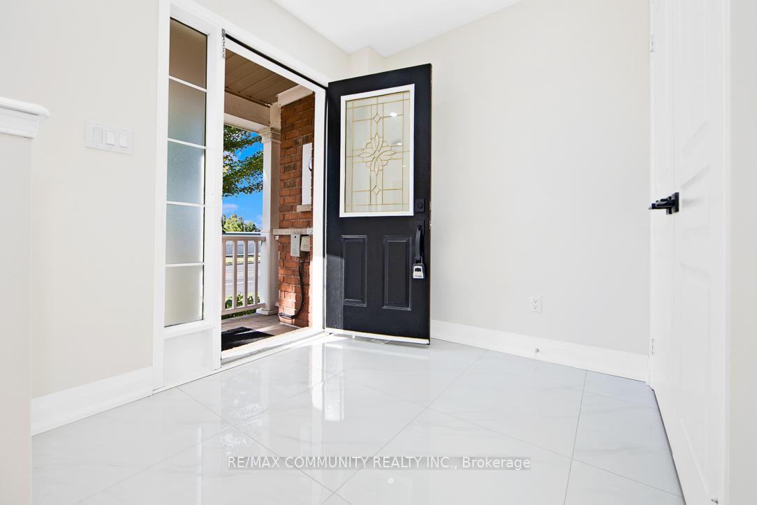 Photo 2 of 2330 Bur Oak Avenue, Markham, Greensborough — HOMEH