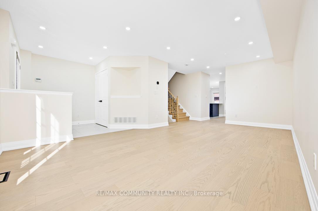 Photo 3 of 2330 Bur Oak Avenue, Markham, Greensborough — HOMEH