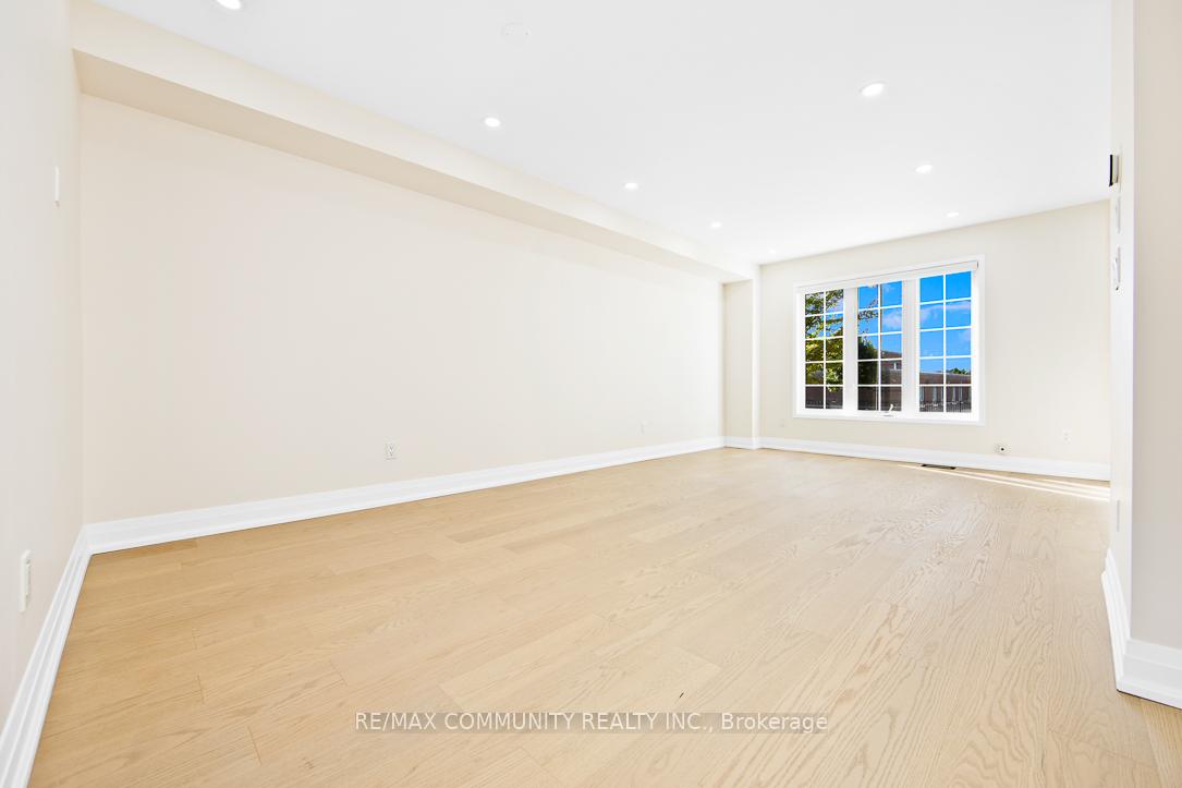 Photo 4 of 2330 Bur Oak Avenue, Markham, Greensborough — HOMEH