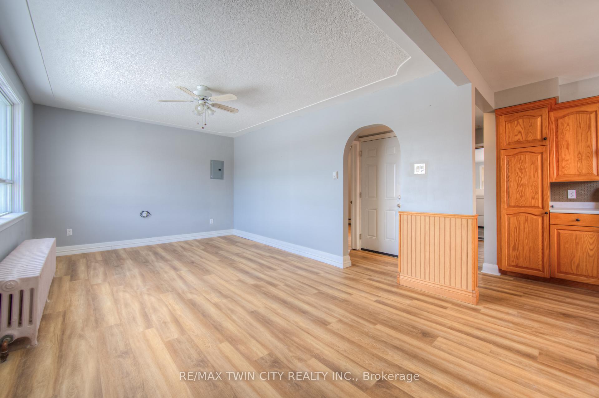 Photo 3 of 301 Highland Road E, Kitchener — HOMEH