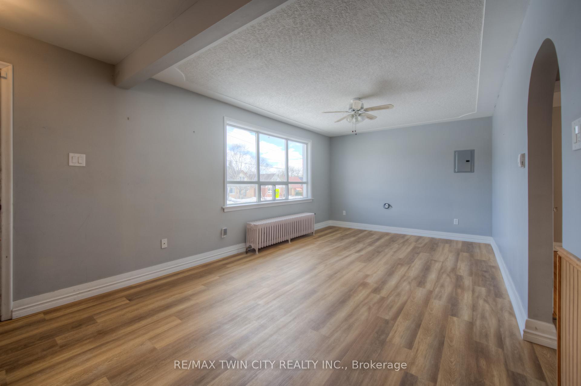 Photo 4 of 301 Highland Road E, Kitchener — HOMEH