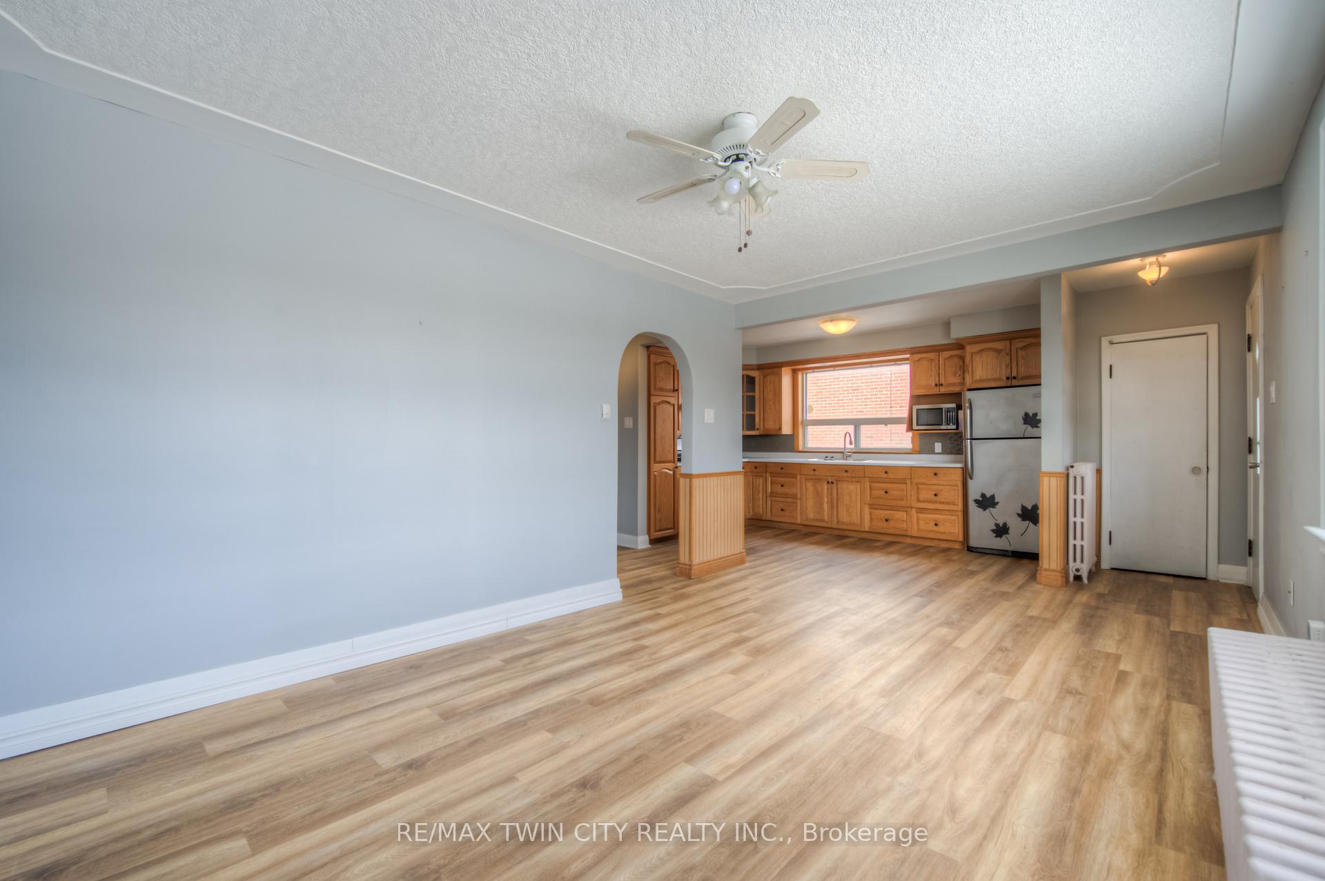 Photo 5 of 301 Highland Road E, Kitchener — HOMEH