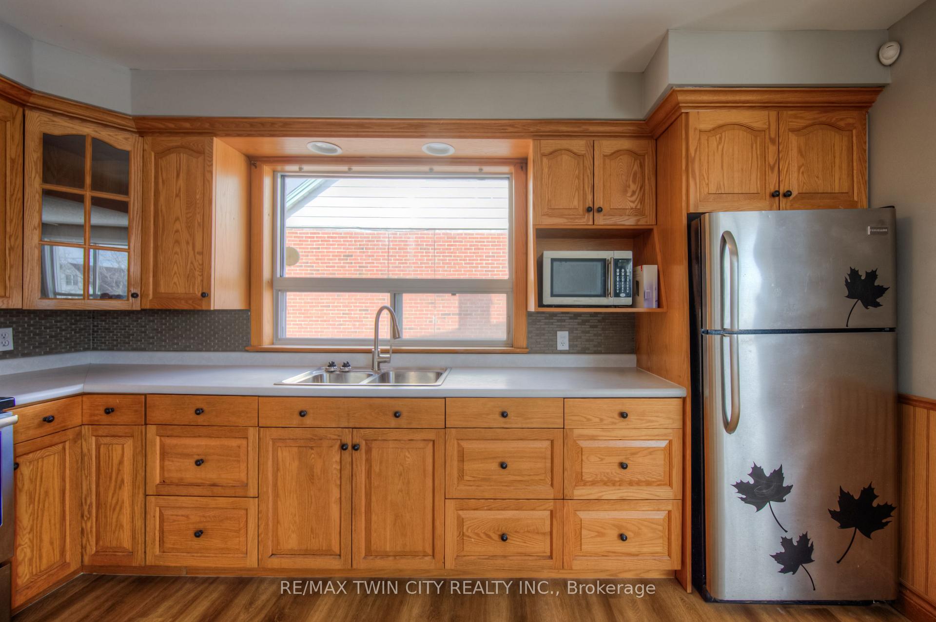 Photo 8 of 301 Highland Road E, Kitchener — HOMEH