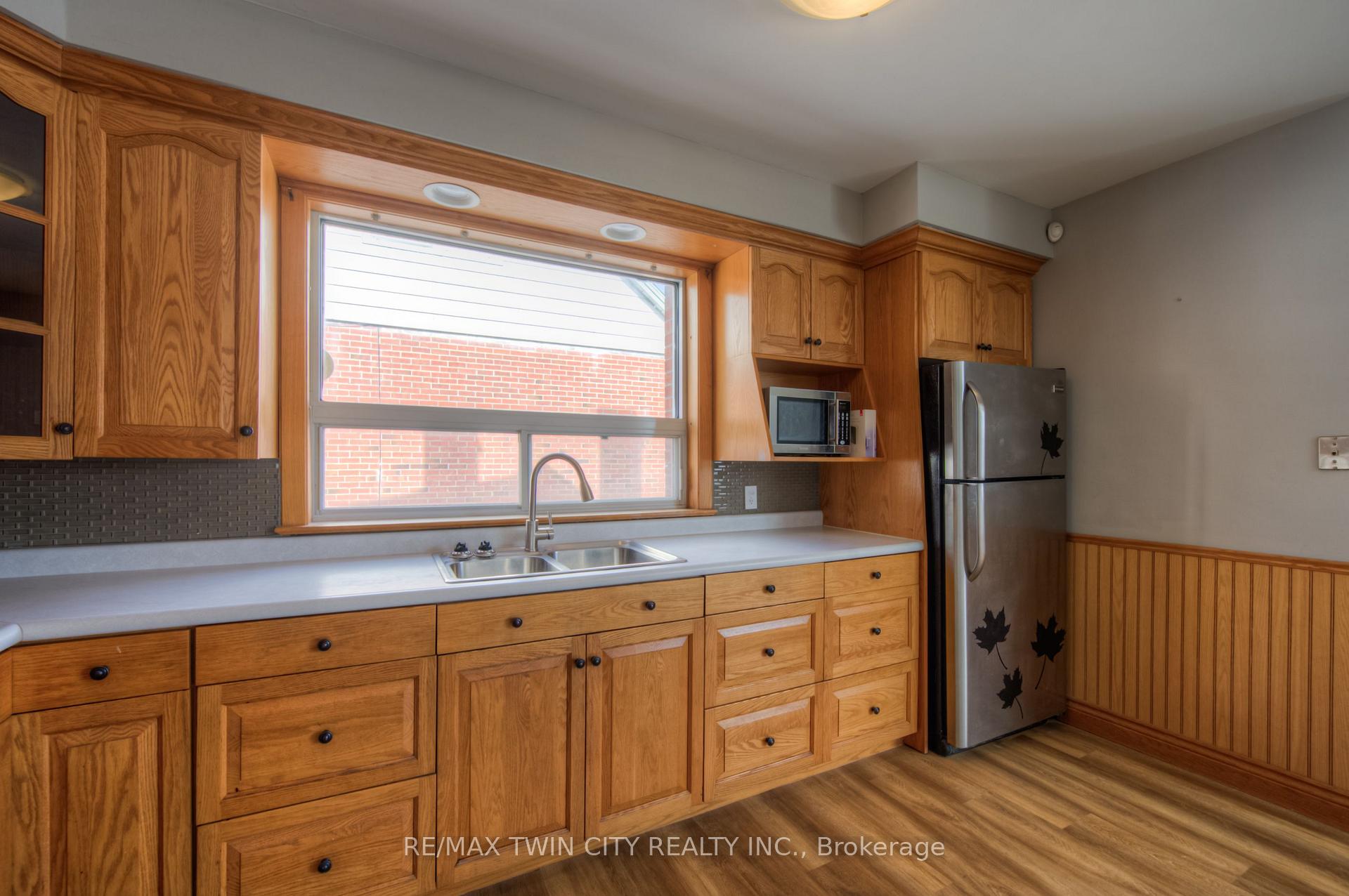 Photo 9 of 301 Highland Road E, Kitchener — HOMEH