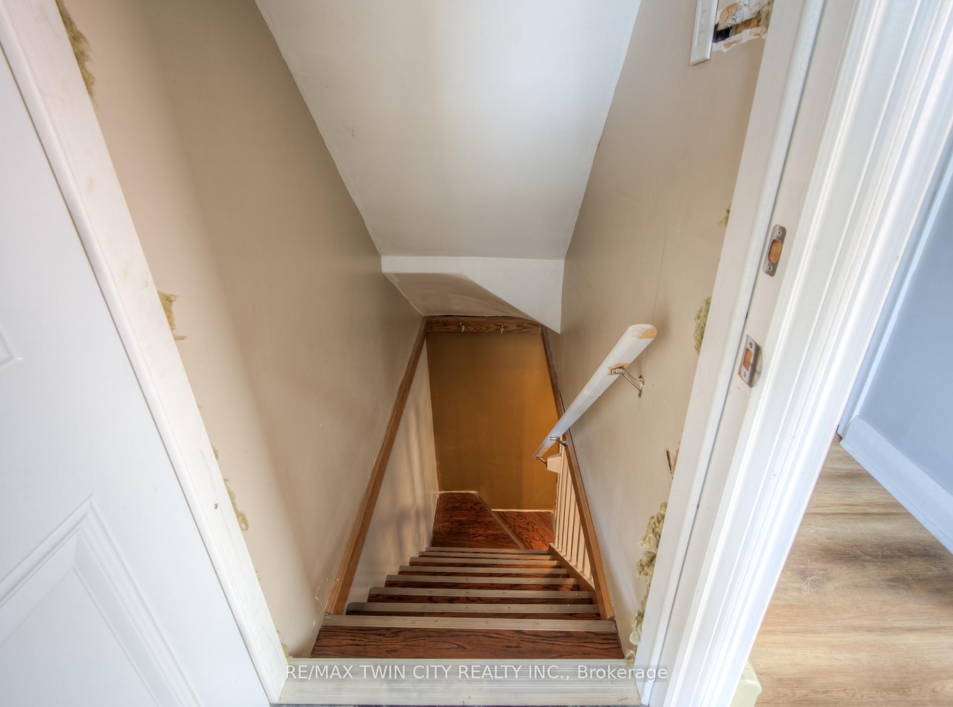Photo 20 of 301 Highland Road E, Kitchener — HOMEH