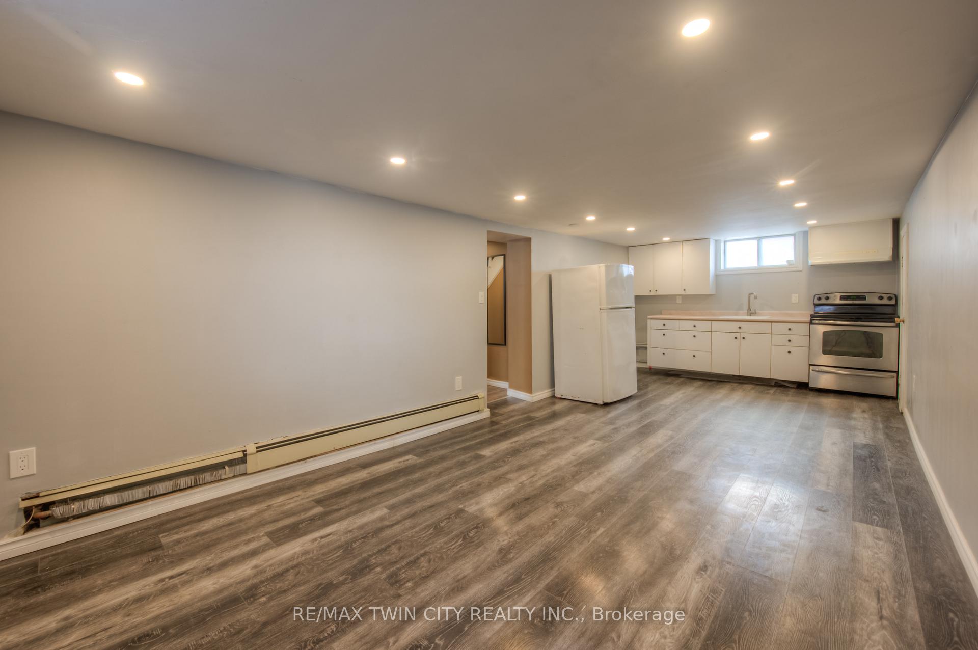 Photo 22 of 301 Highland Road E, Kitchener — HOMEH