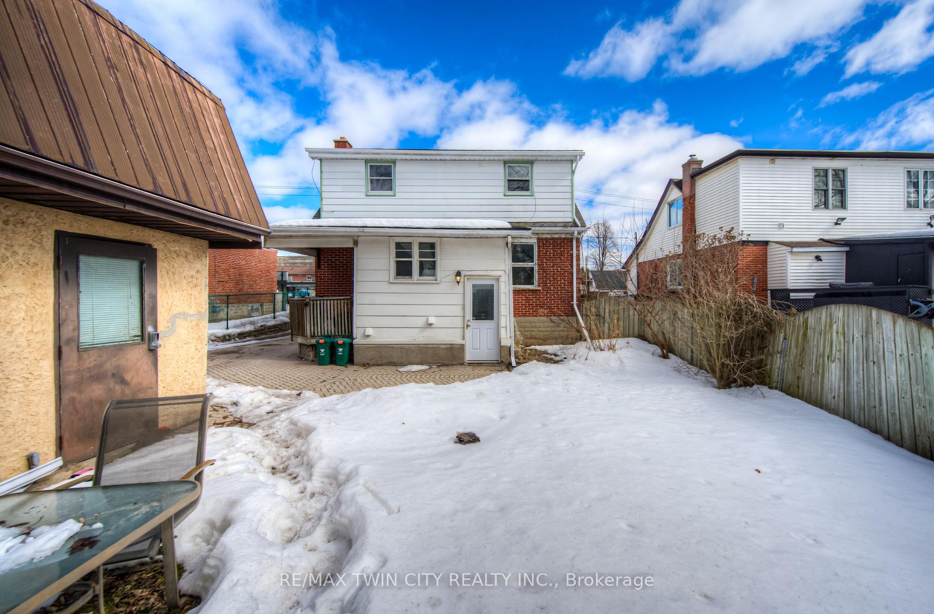 Photo 34 of 301 Highland Road E, Kitchener — HOMEH