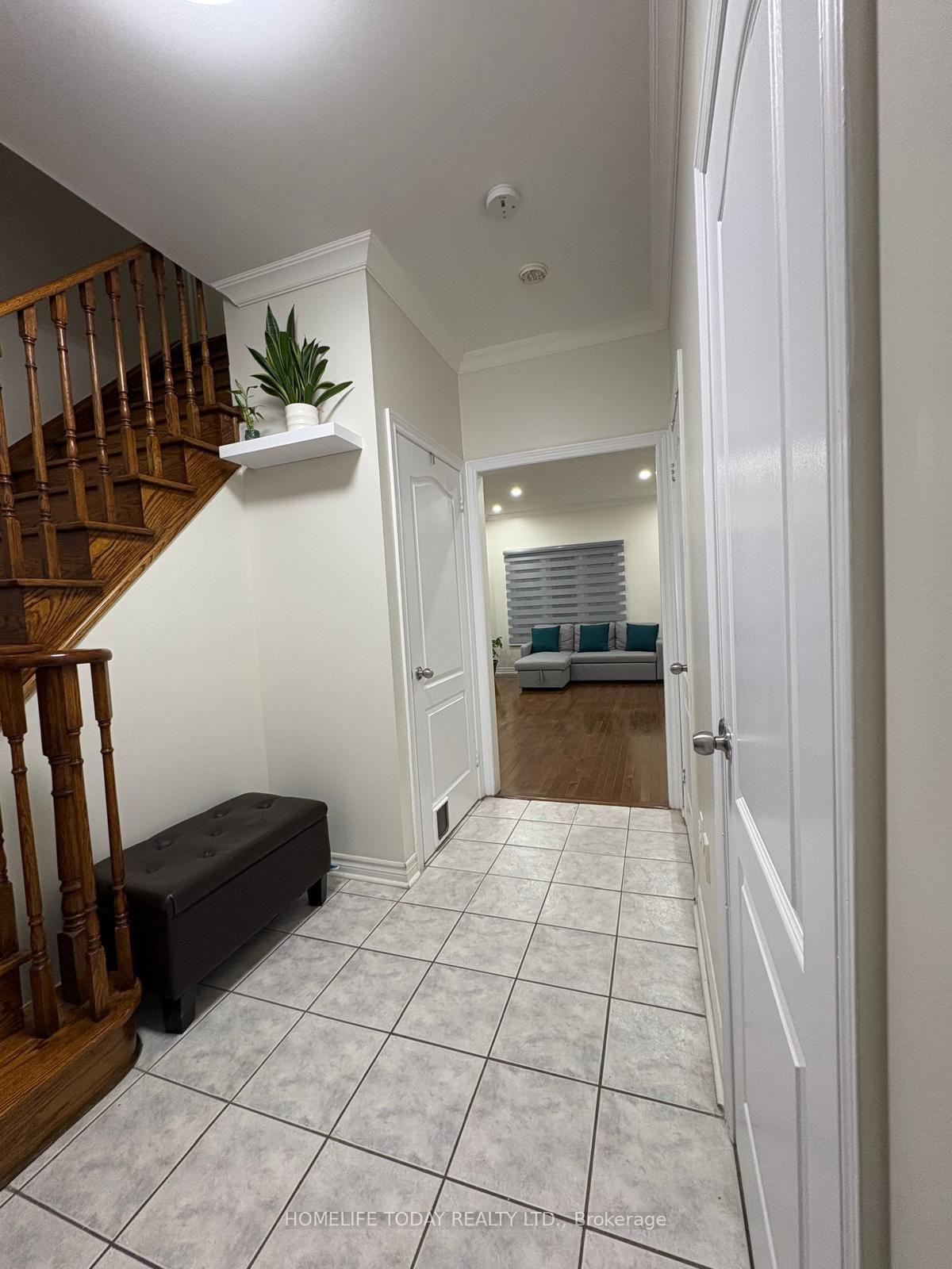 Photo 2 of 39 Park Place Drive, Markham, Greensborough — HOMEH
