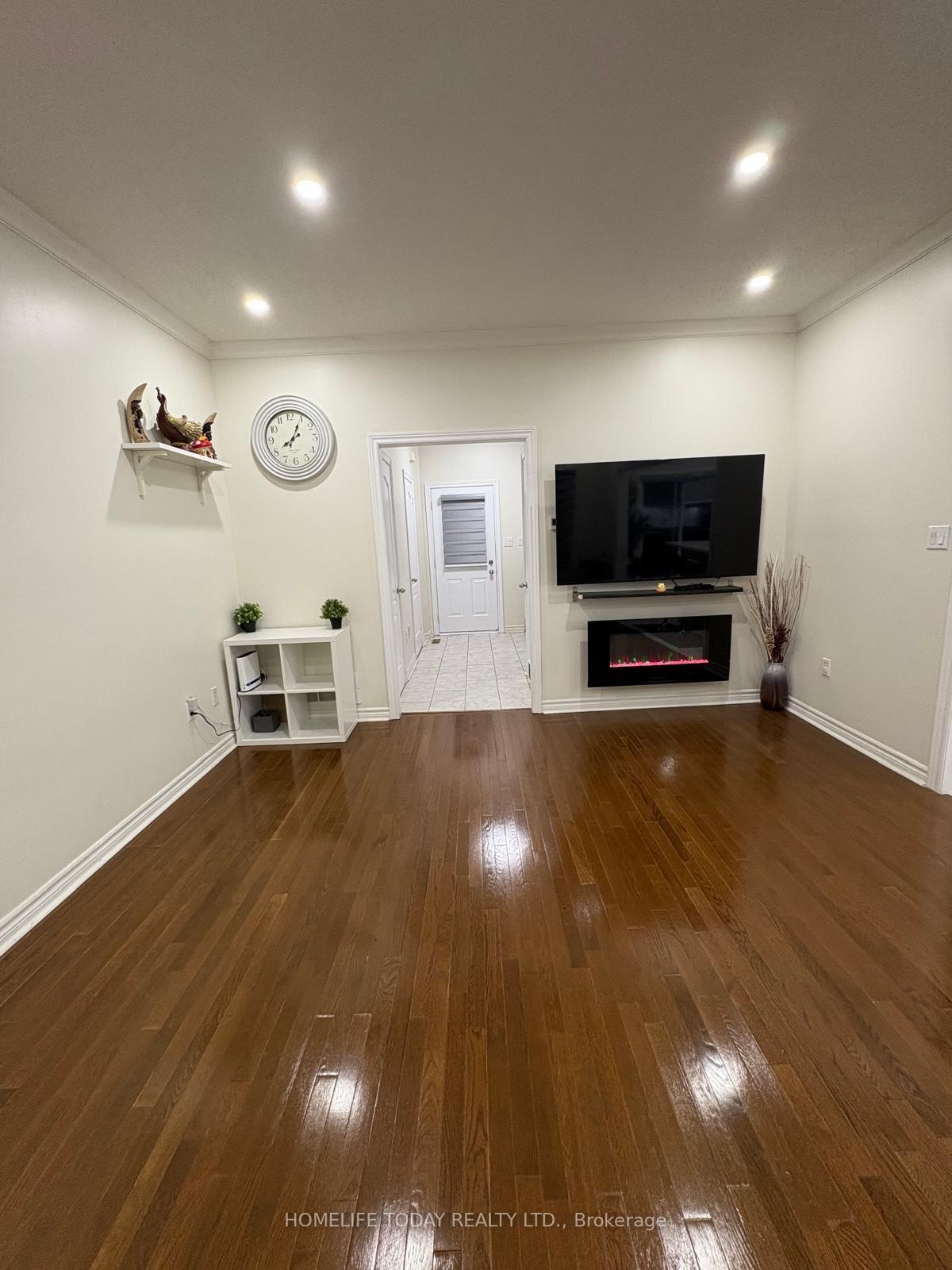 Photo 3 of 39 Park Place Drive, Markham, Greensborough — HOMEH
