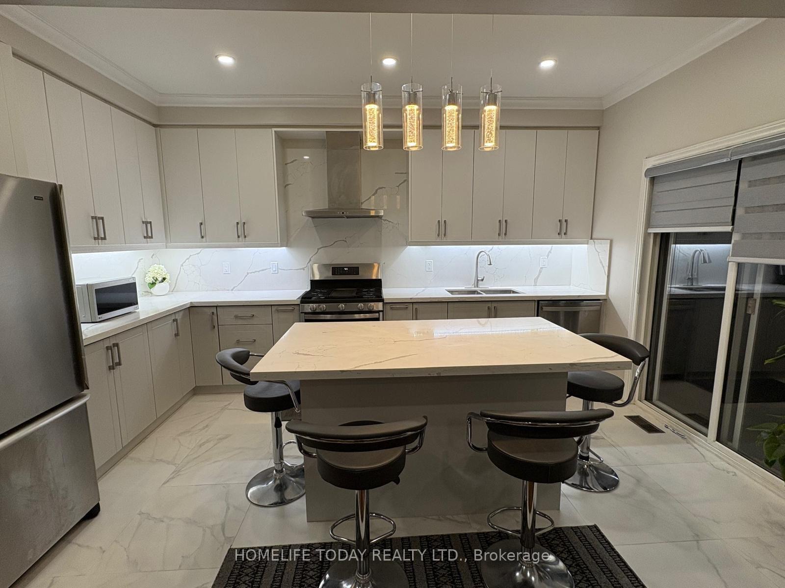 Photo 5 of 39 Park Place Drive, Markham, Greensborough — HOMEH