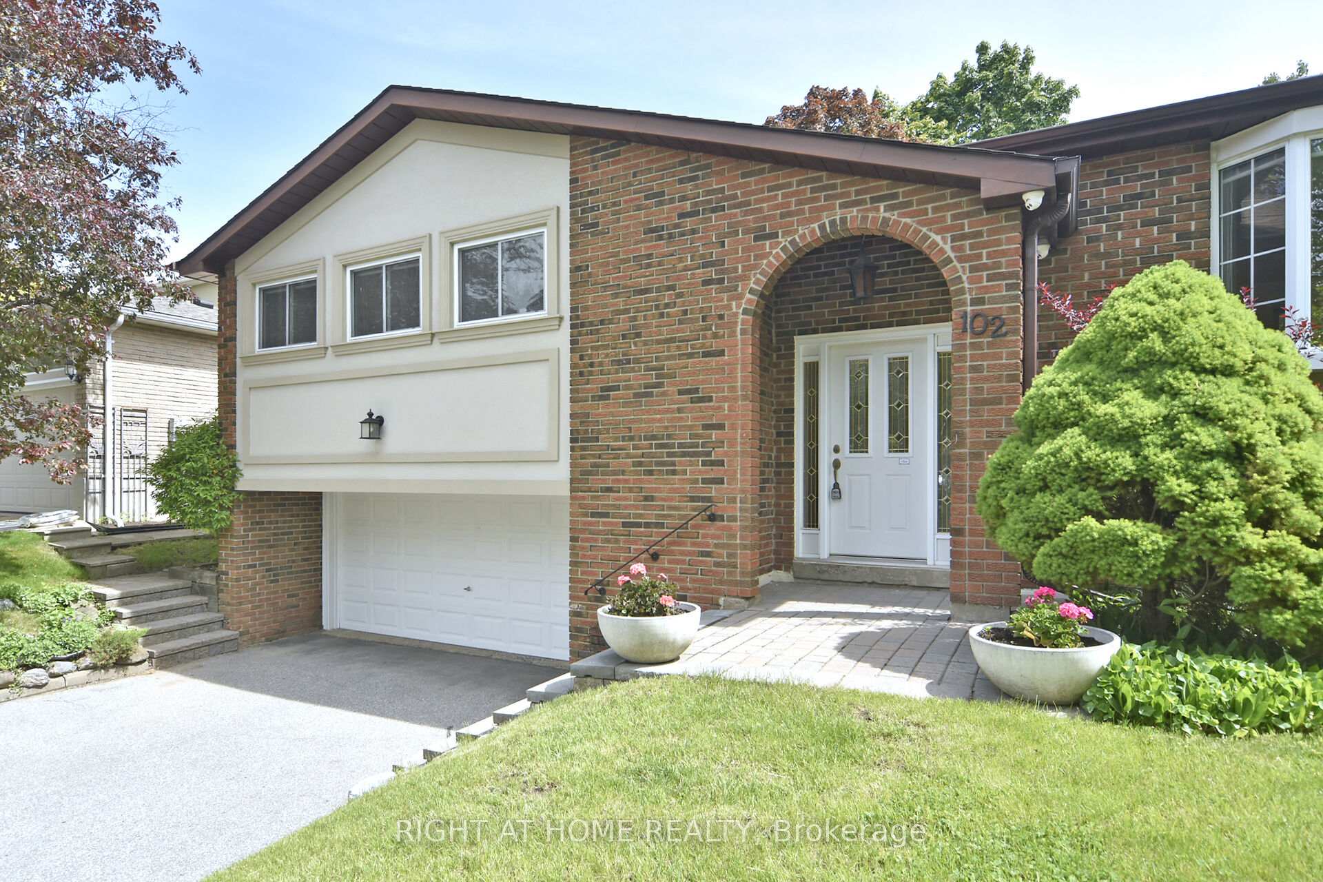 Photo 2 of 102 Romfield Circuit, Markham, Royal Orchard — HOMEH