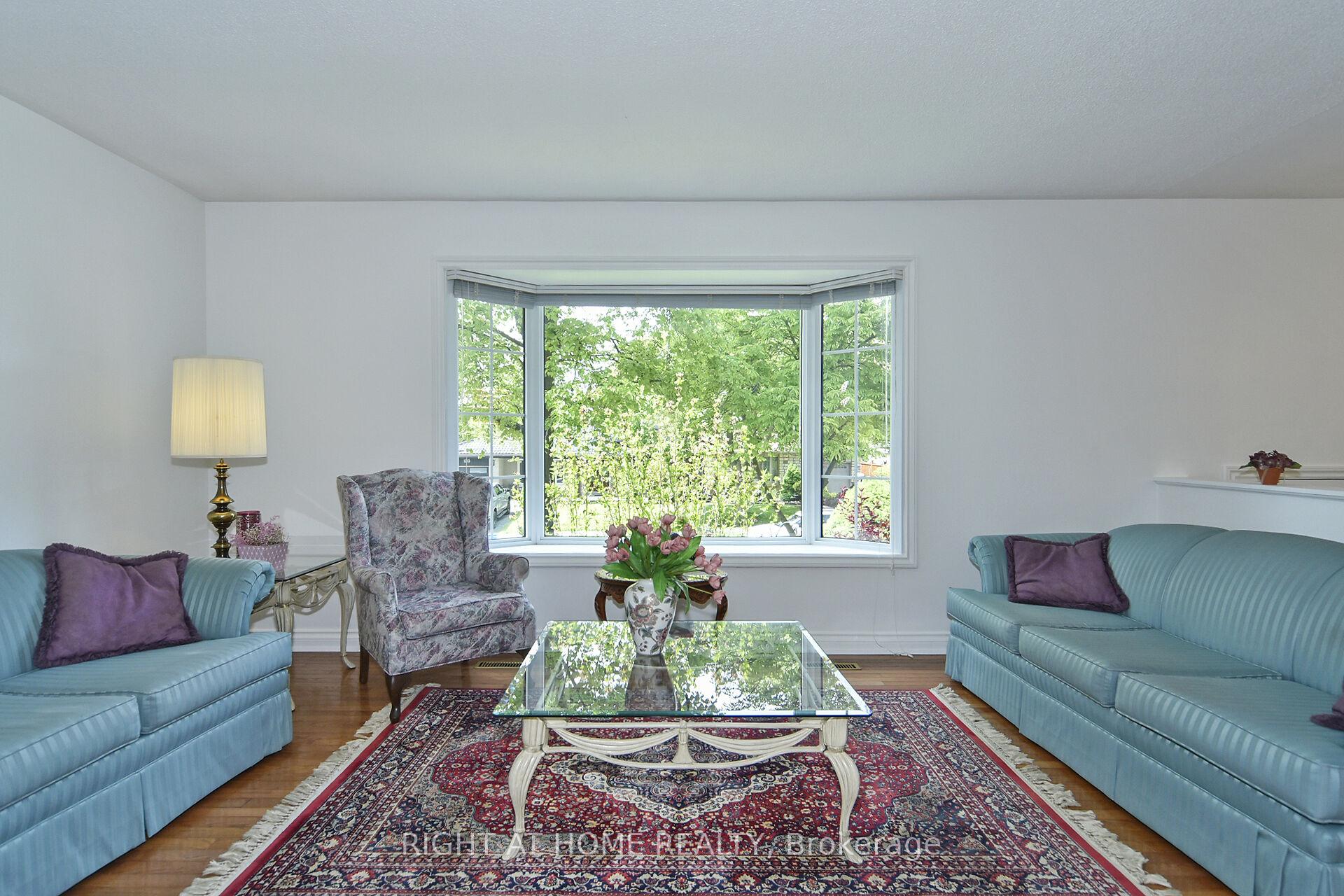 Photo 5 of 102 Romfield Circuit, Markham, Royal Orchard — HOMEH