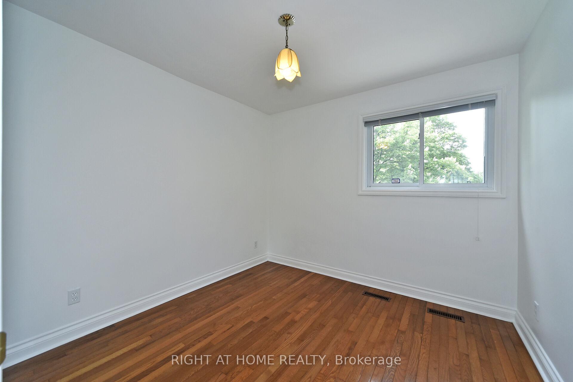 Photo 11 of 102 Romfield Circuit, Markham, Royal Orchard — HOMEH