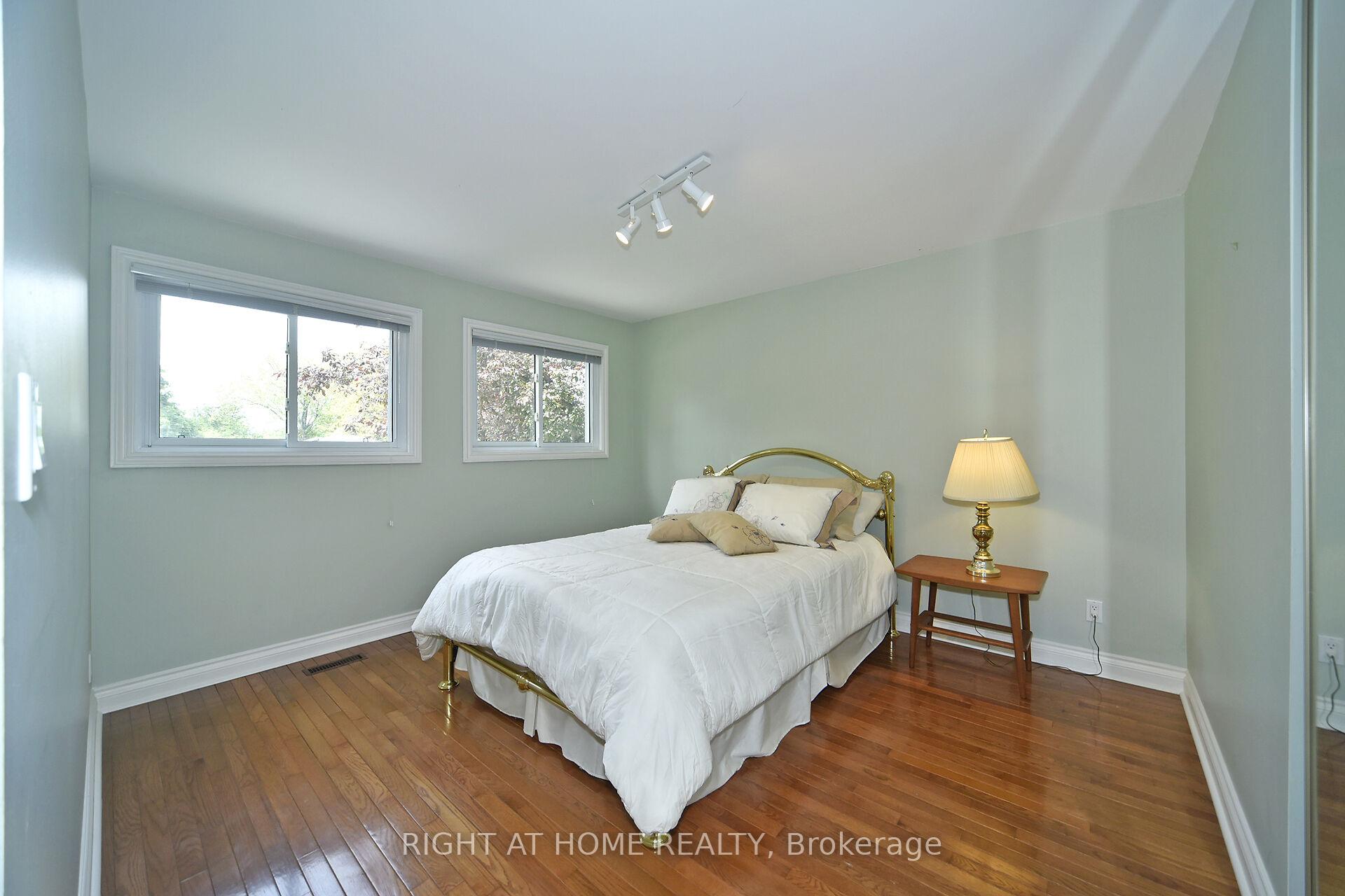 Photo 12 of 102 Romfield Circuit, Markham, Royal Orchard — HOMEH
