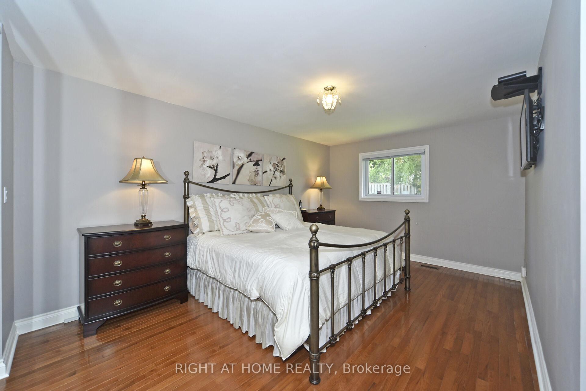 Photo 14 of 102 Romfield Circuit, Markham, Royal Orchard — HOMEH