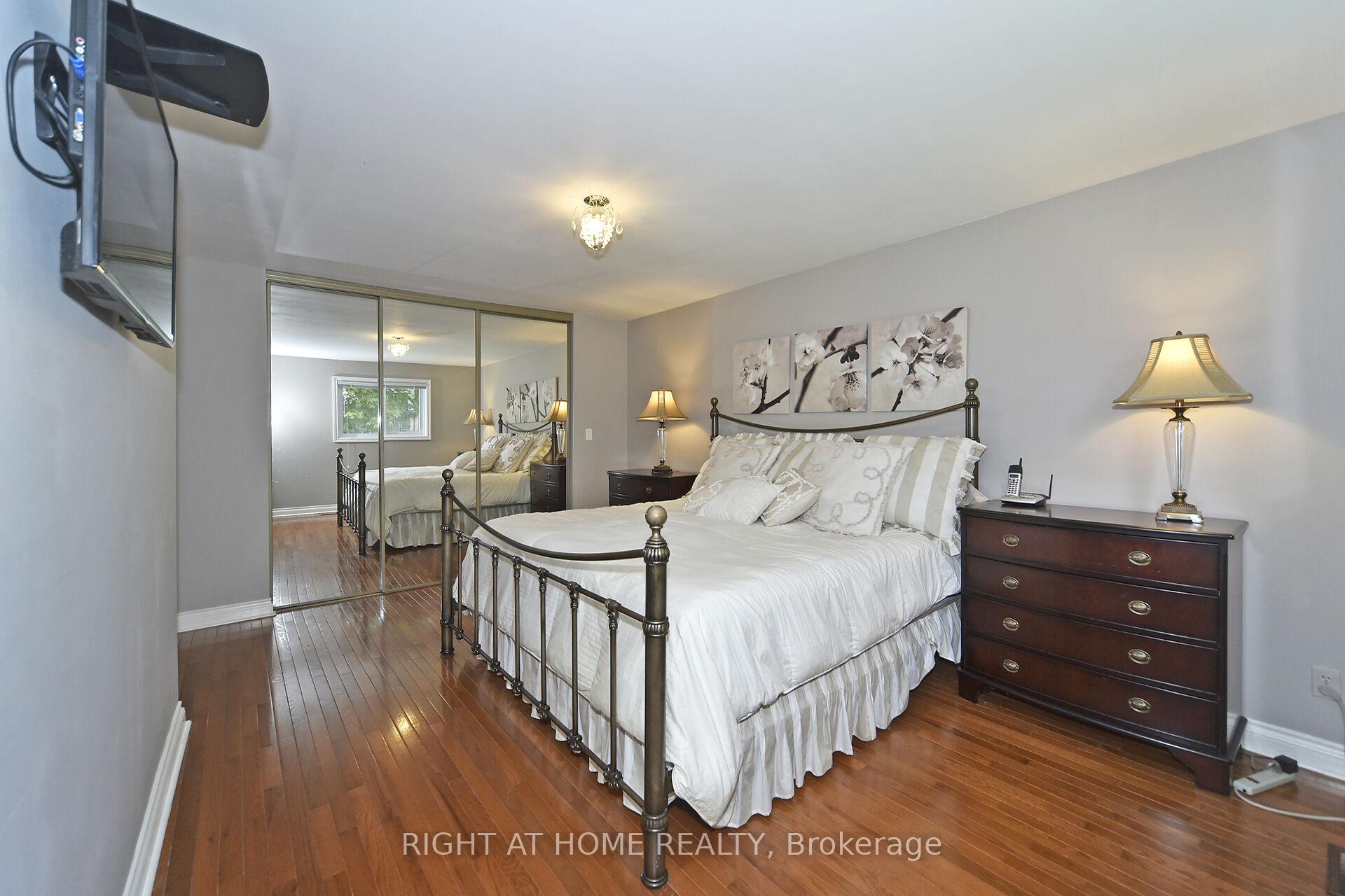Photo 15 of 102 Romfield Circuit, Markham, Royal Orchard — HOMEH