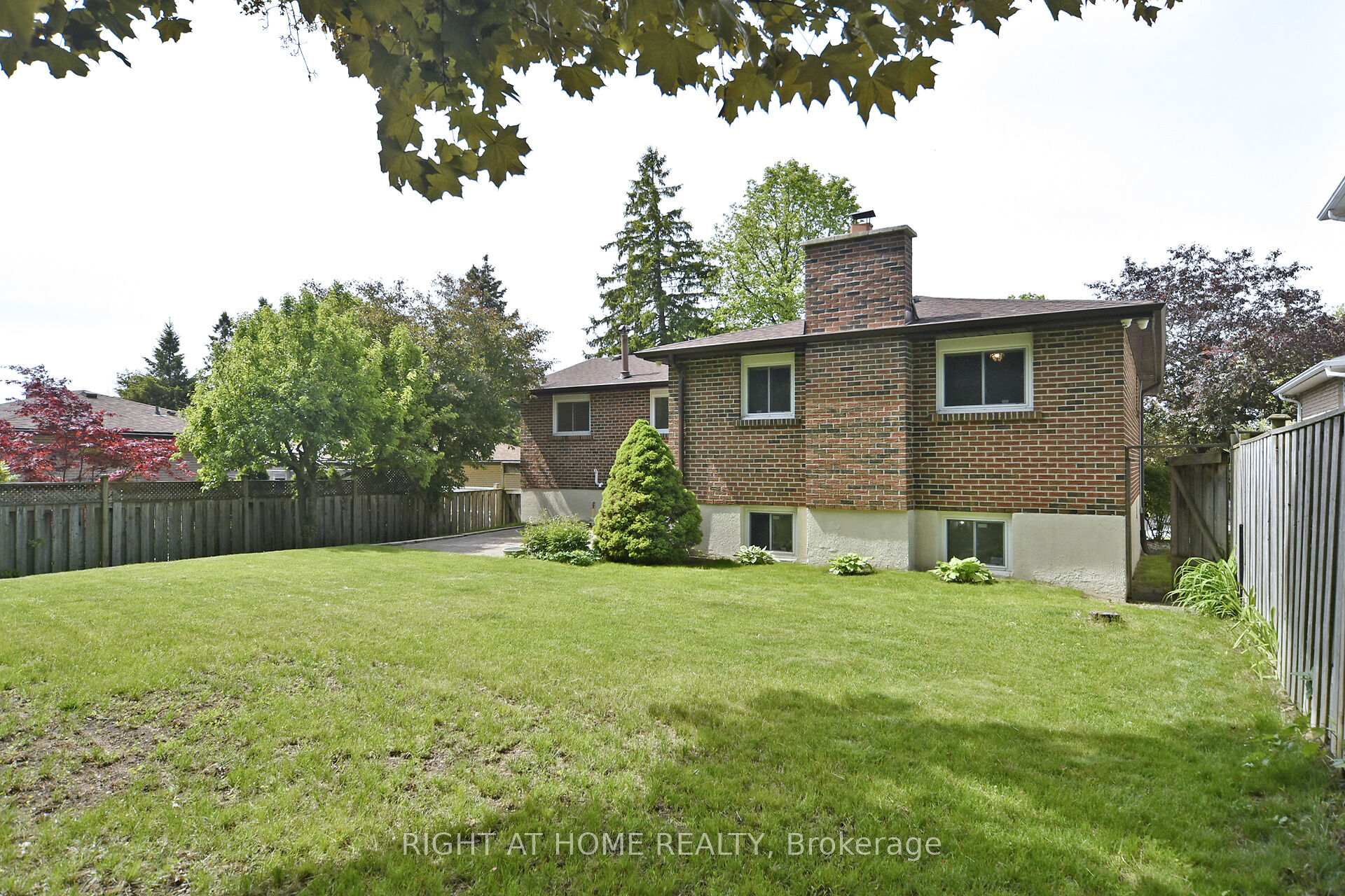 Photo 23 of 102 Romfield Circuit, Markham, Royal Orchard — HOMEH