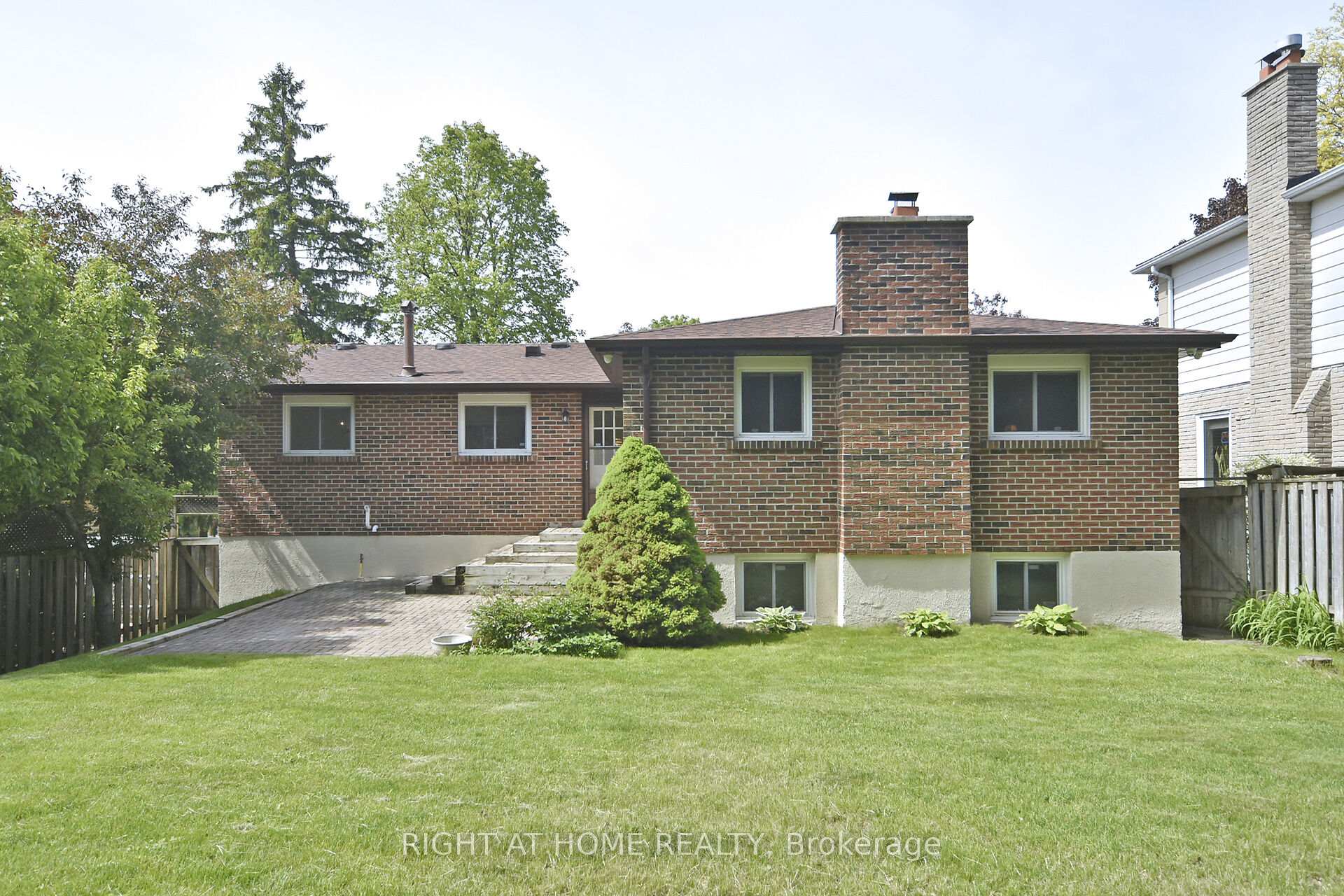 Photo 24 of 102 Romfield Circuit, Markham, Royal Orchard — HOMEH