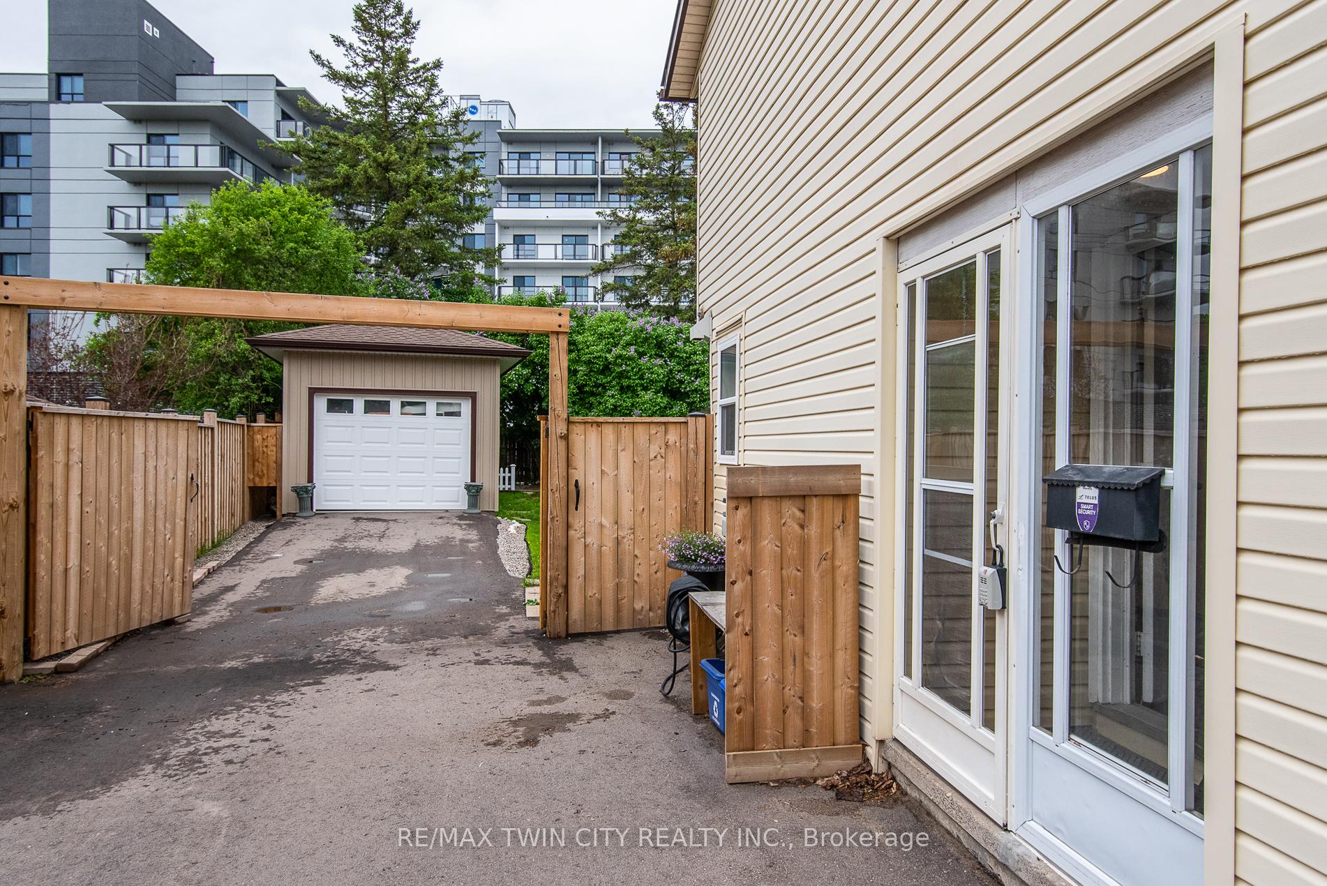Photo 3 of 109 Selkirk Drive, Kitchener — HOMEH