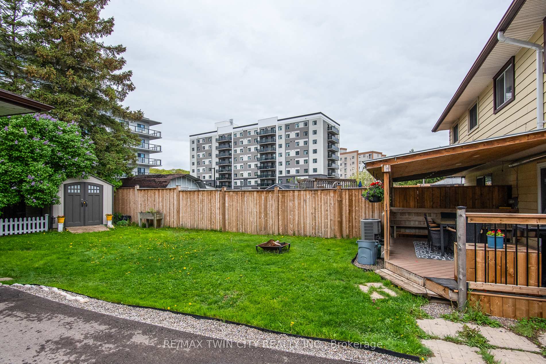 Photo 4 of 109 Selkirk Drive, Kitchener — HOMEH