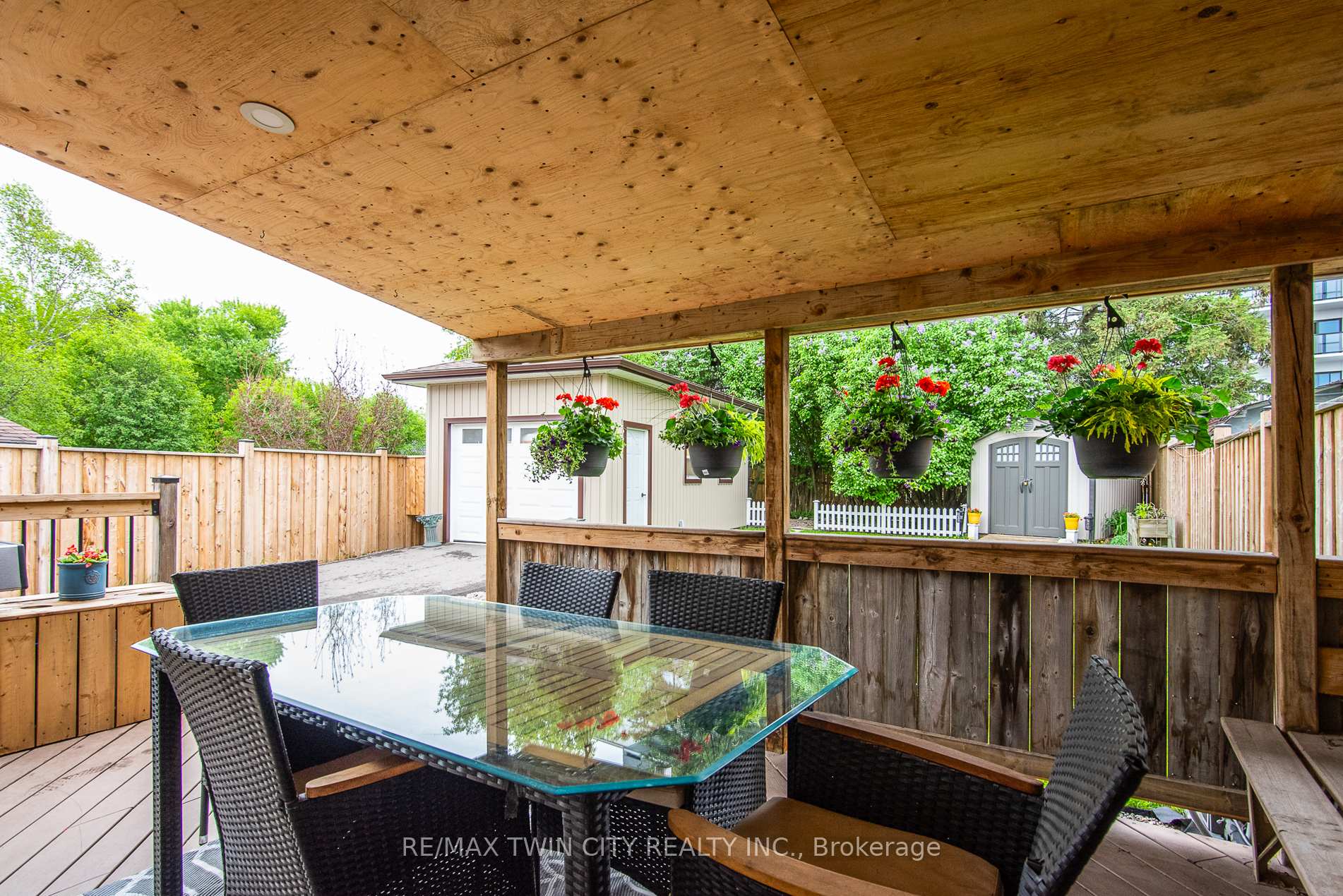 Photo 10 of 109 Selkirk Drive, Kitchener — HOMEH