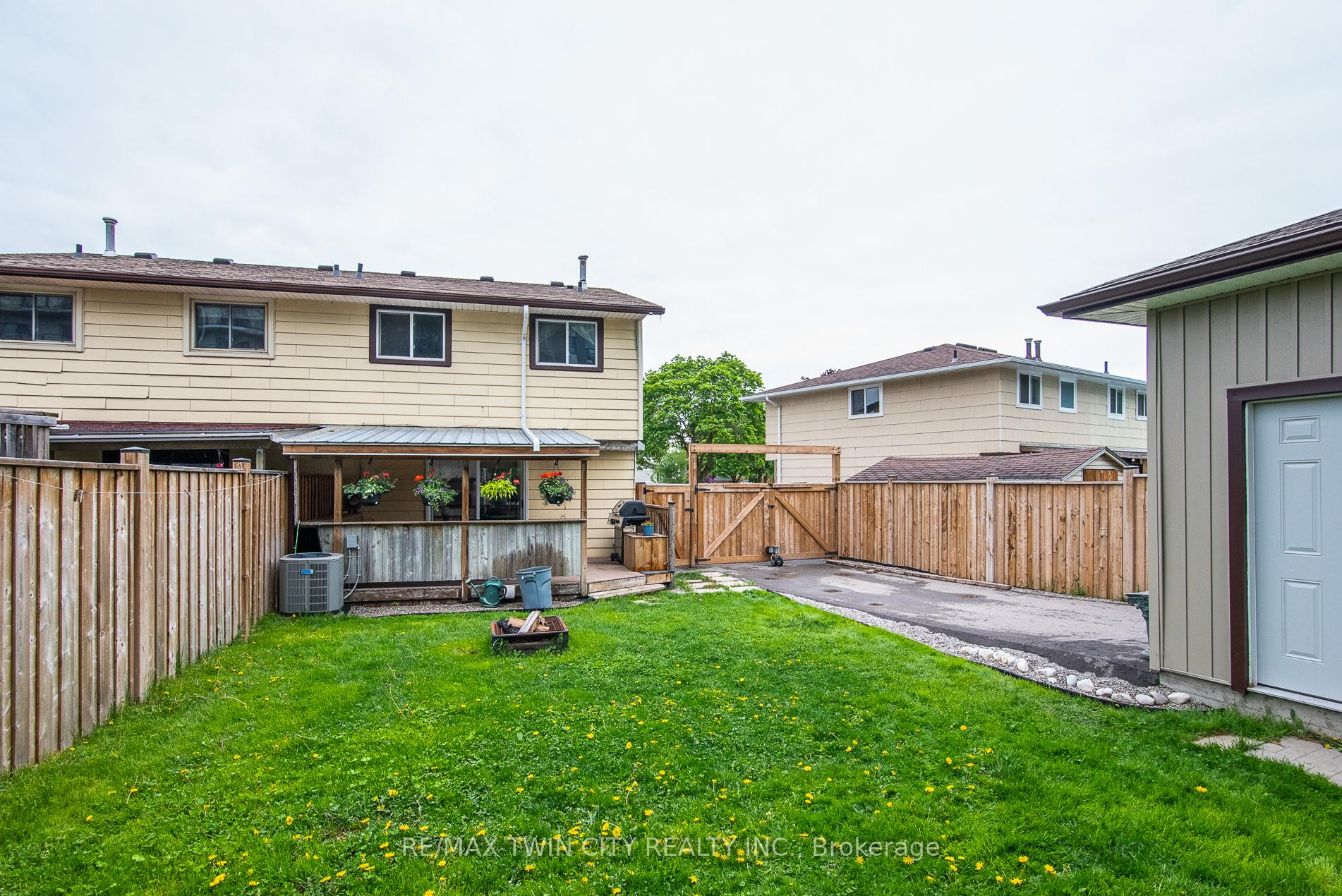 Photo 11 of 109 Selkirk Drive, Kitchener — HOMEH