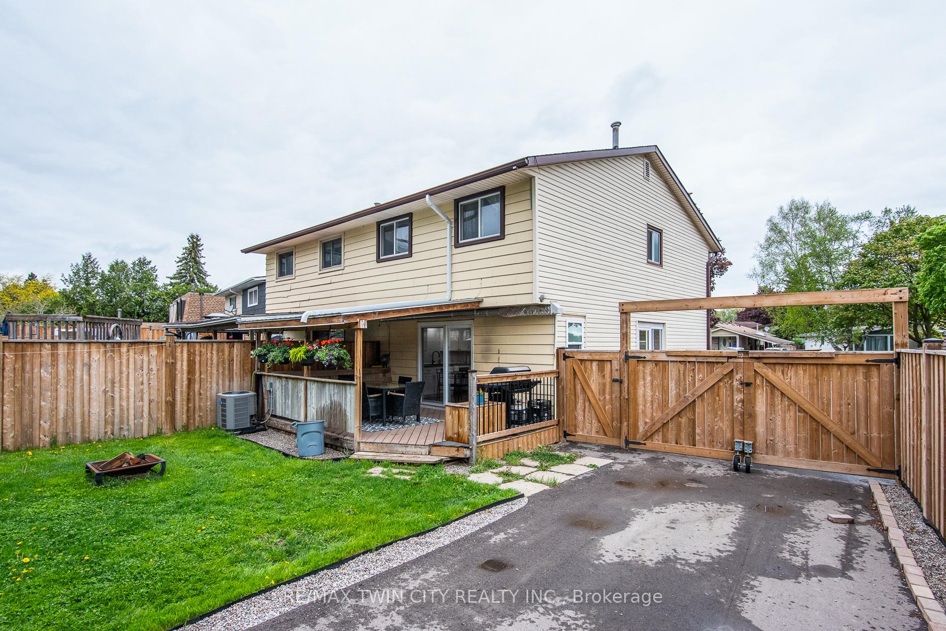 Photo 13 of 109 Selkirk Drive, Kitchener — HOMEH