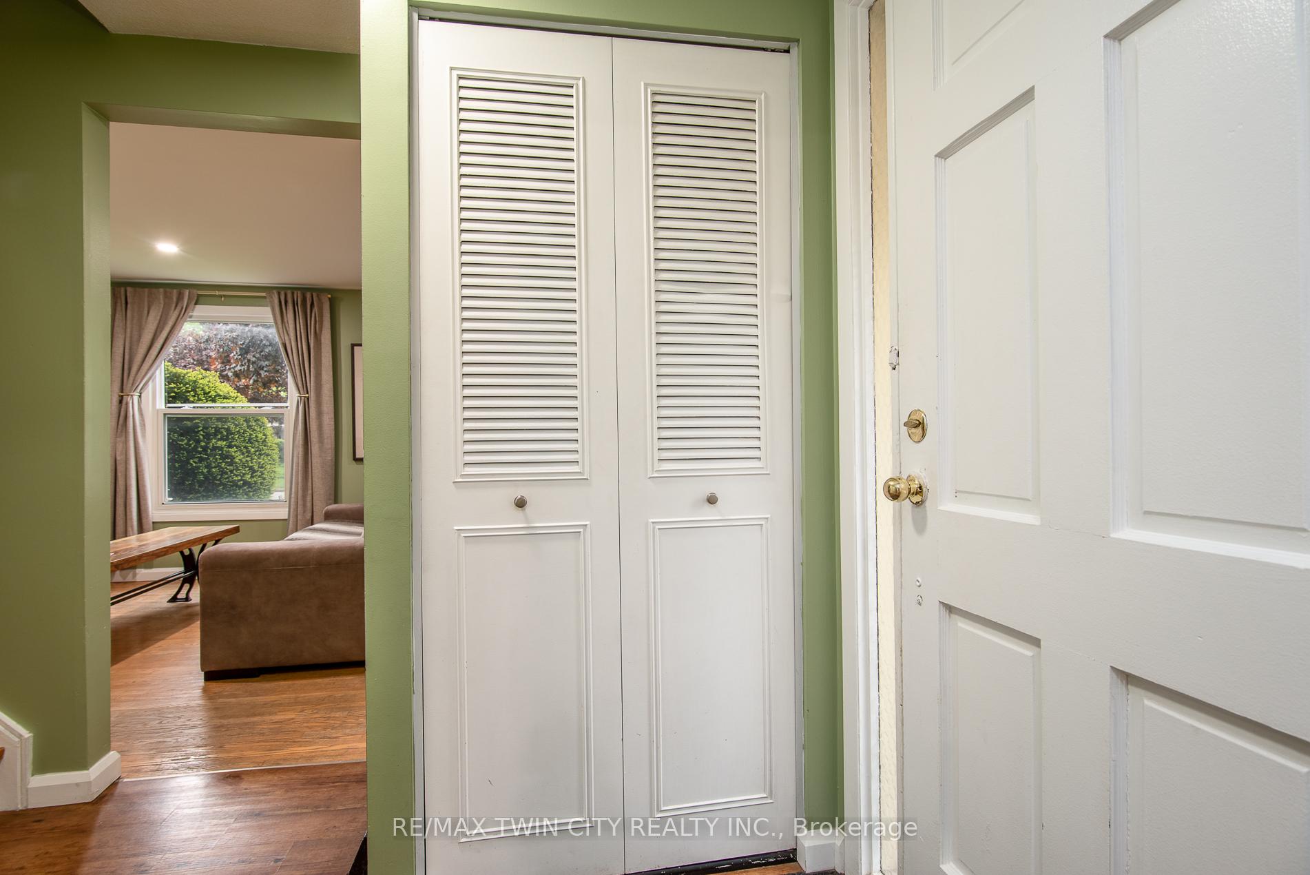 Photo 15 of 109 Selkirk Drive, Kitchener — HOMEH