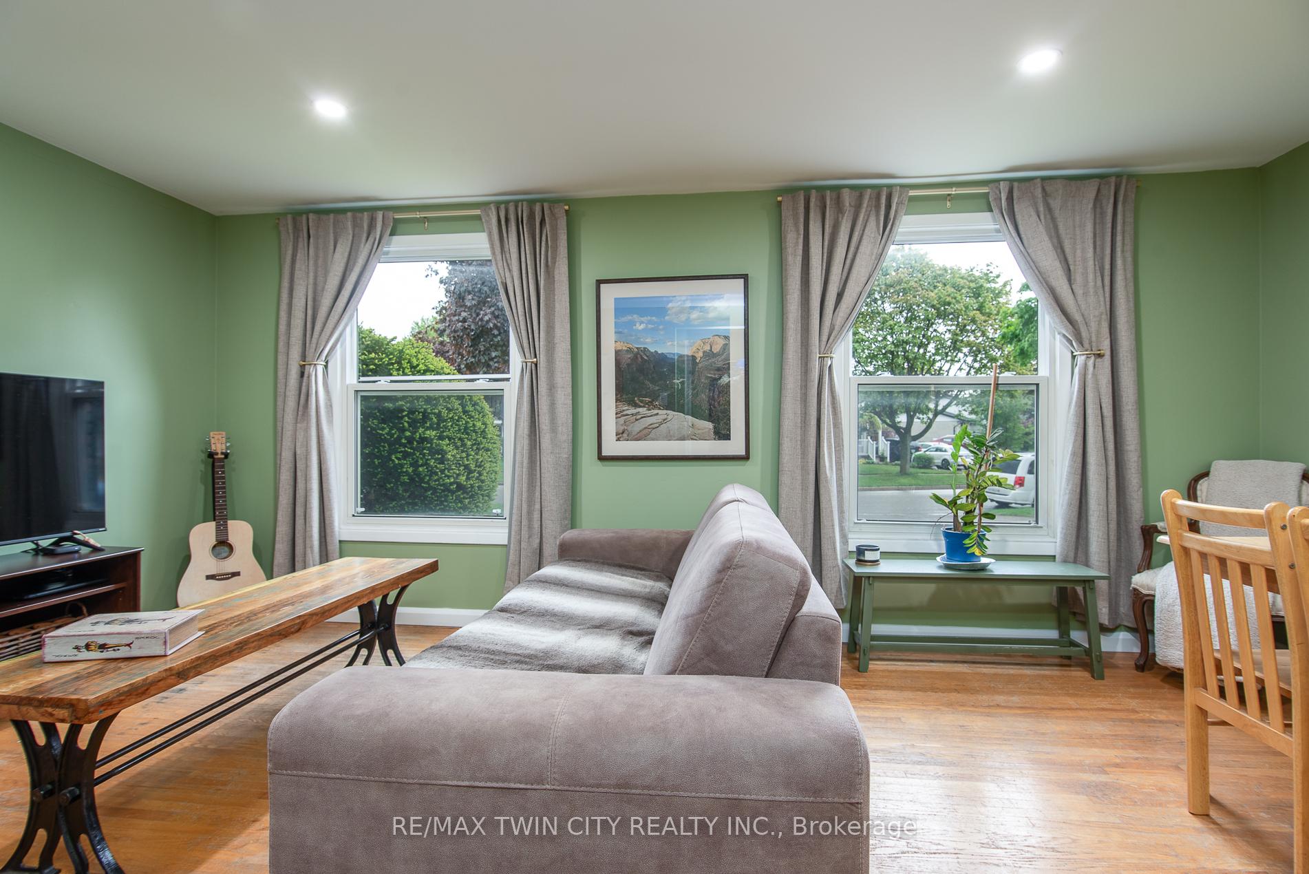 Photo 16 of 109 Selkirk Drive, Kitchener — HOMEH