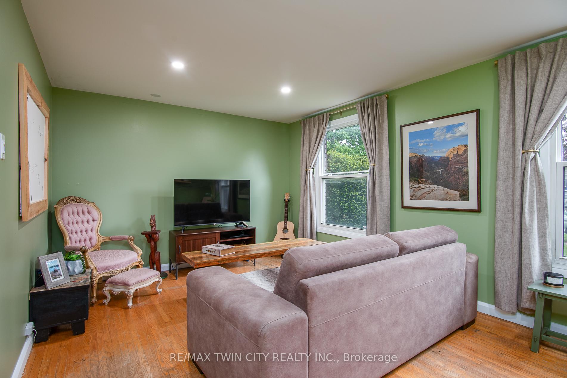Photo 17 of 109 Selkirk Drive, Kitchener — HOMEH