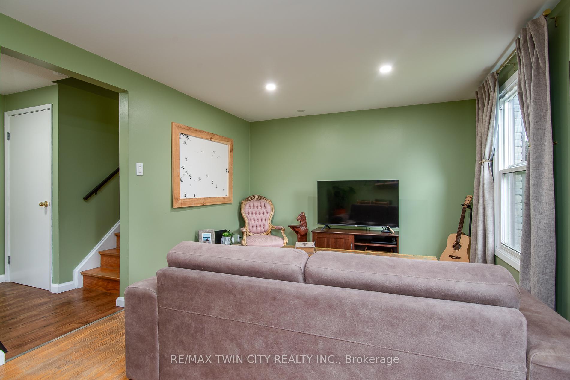 Photo 18 of 109 Selkirk Drive, Kitchener — HOMEH