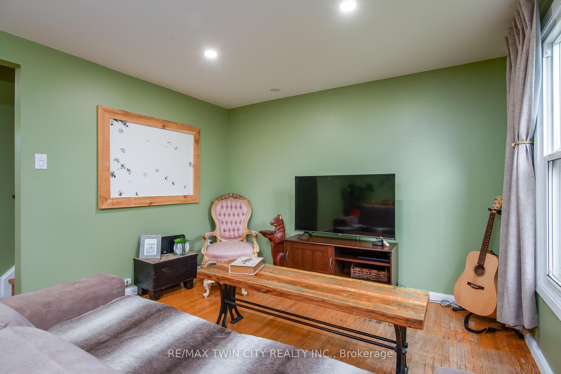 Photo 19 of 109 Selkirk Drive, Kitchener — HOMEH