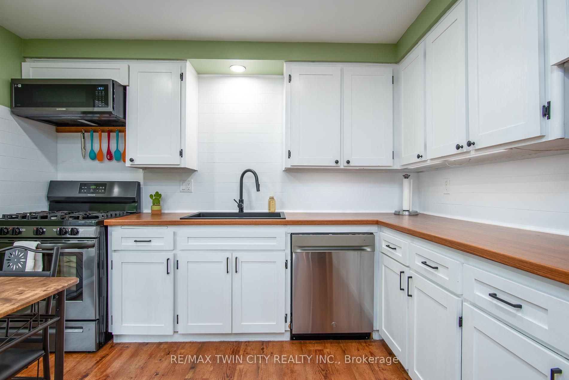 Photo 29 of 109 Selkirk Drive, Kitchener — HOMEH