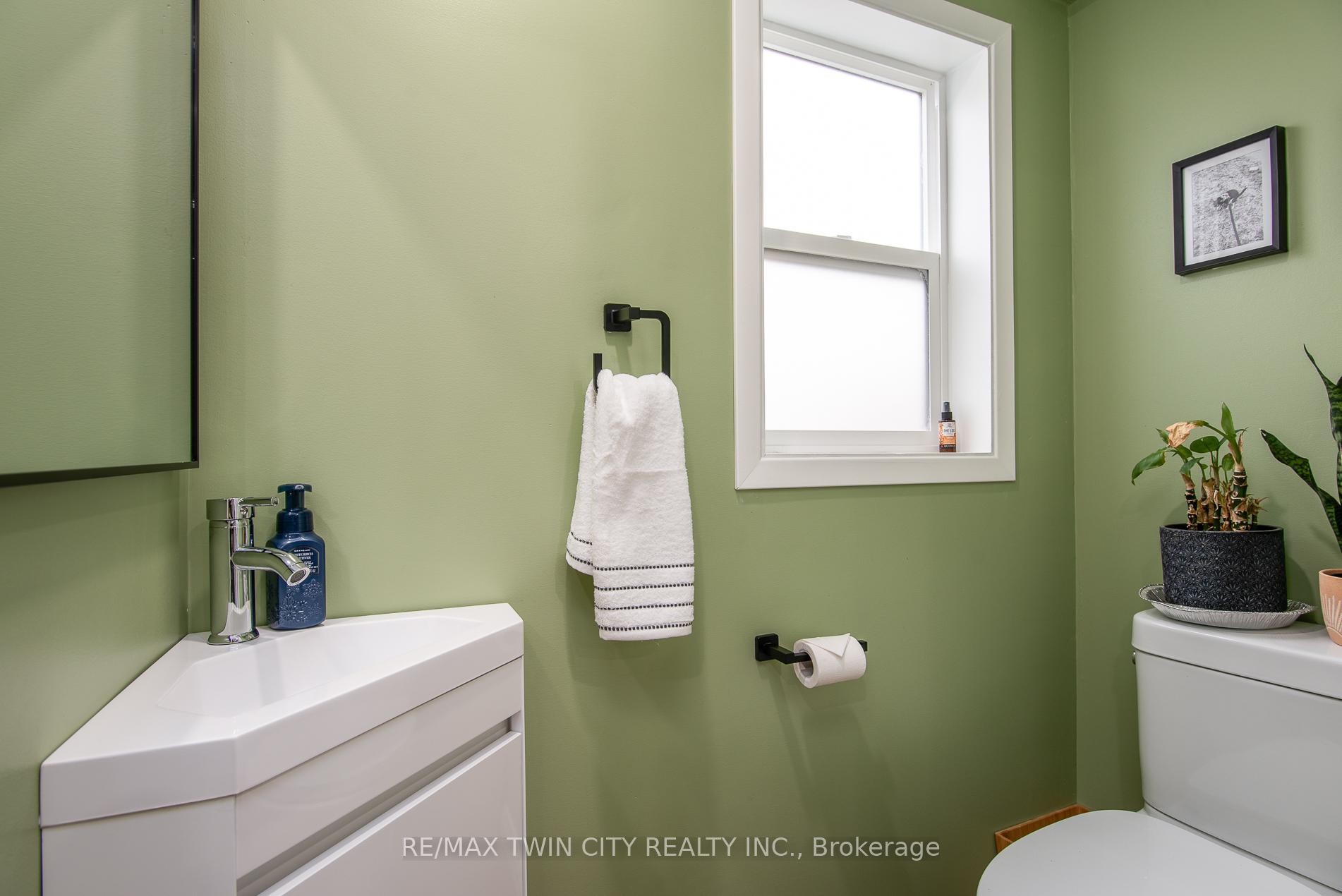 Photo 31 of 109 Selkirk Drive, Kitchener — HOMEH