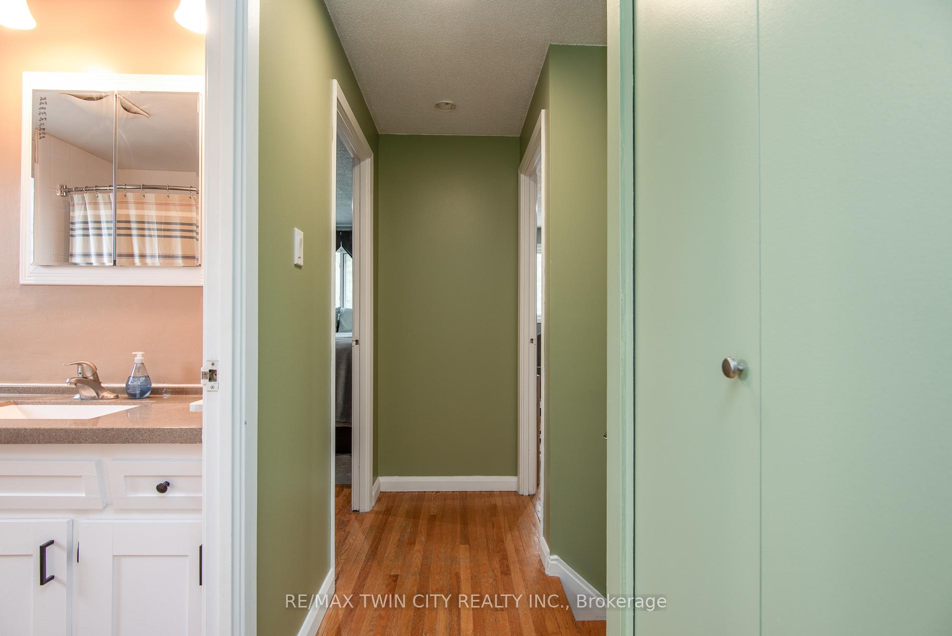 Photo 33 of 109 Selkirk Drive, Kitchener — HOMEH