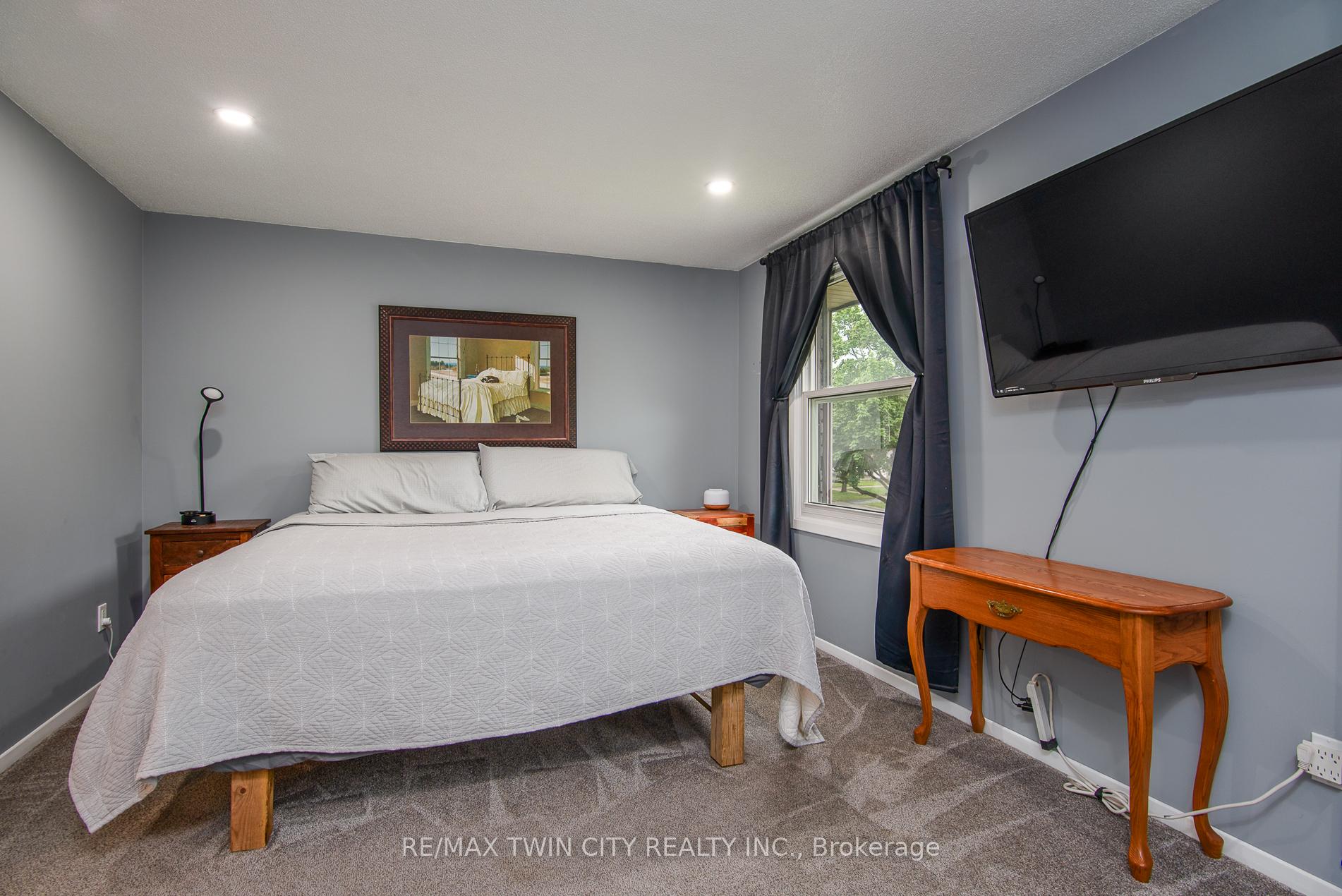 Photo 35 of 109 Selkirk Drive, Kitchener — HOMEH