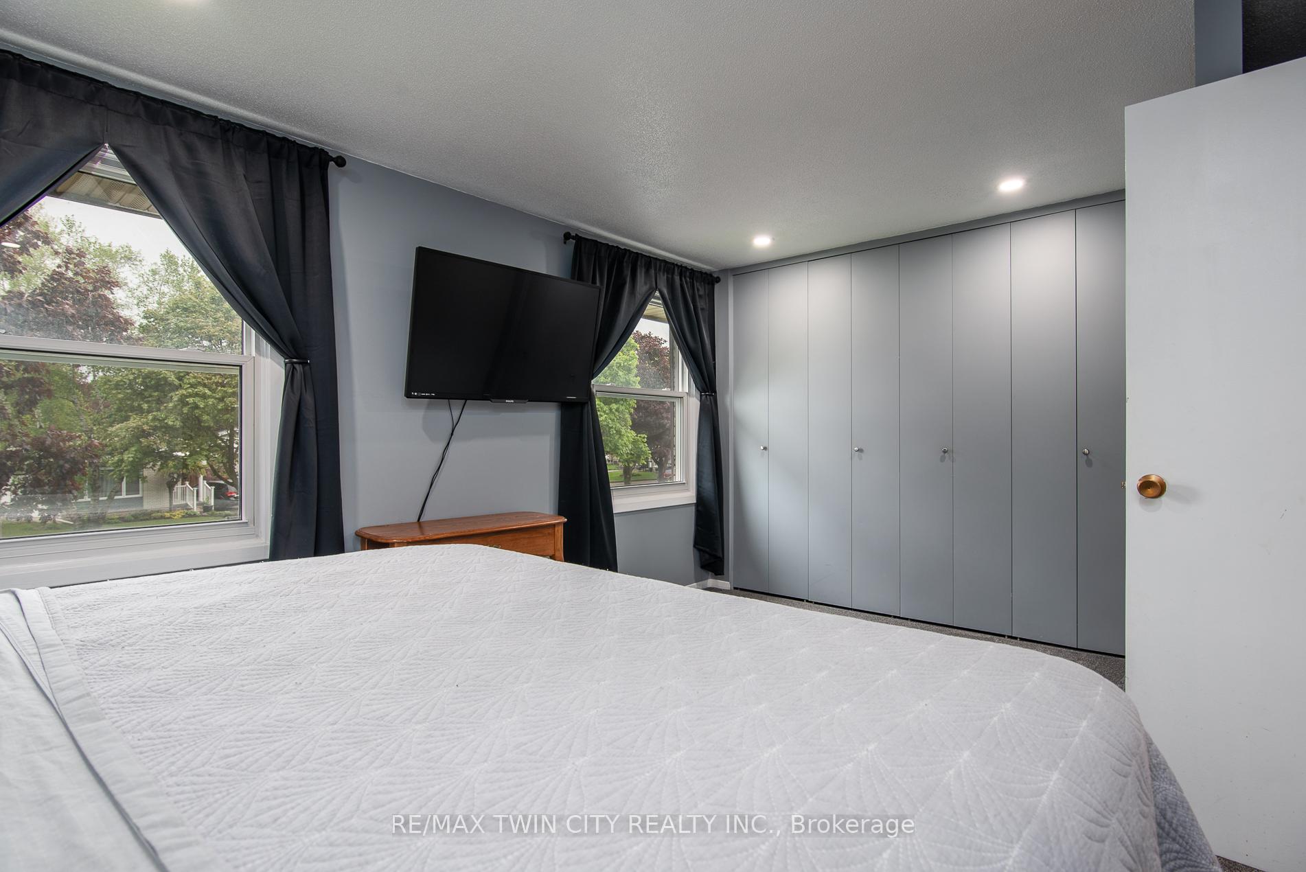 Photo 36 of 109 Selkirk Drive, Kitchener — HOMEH